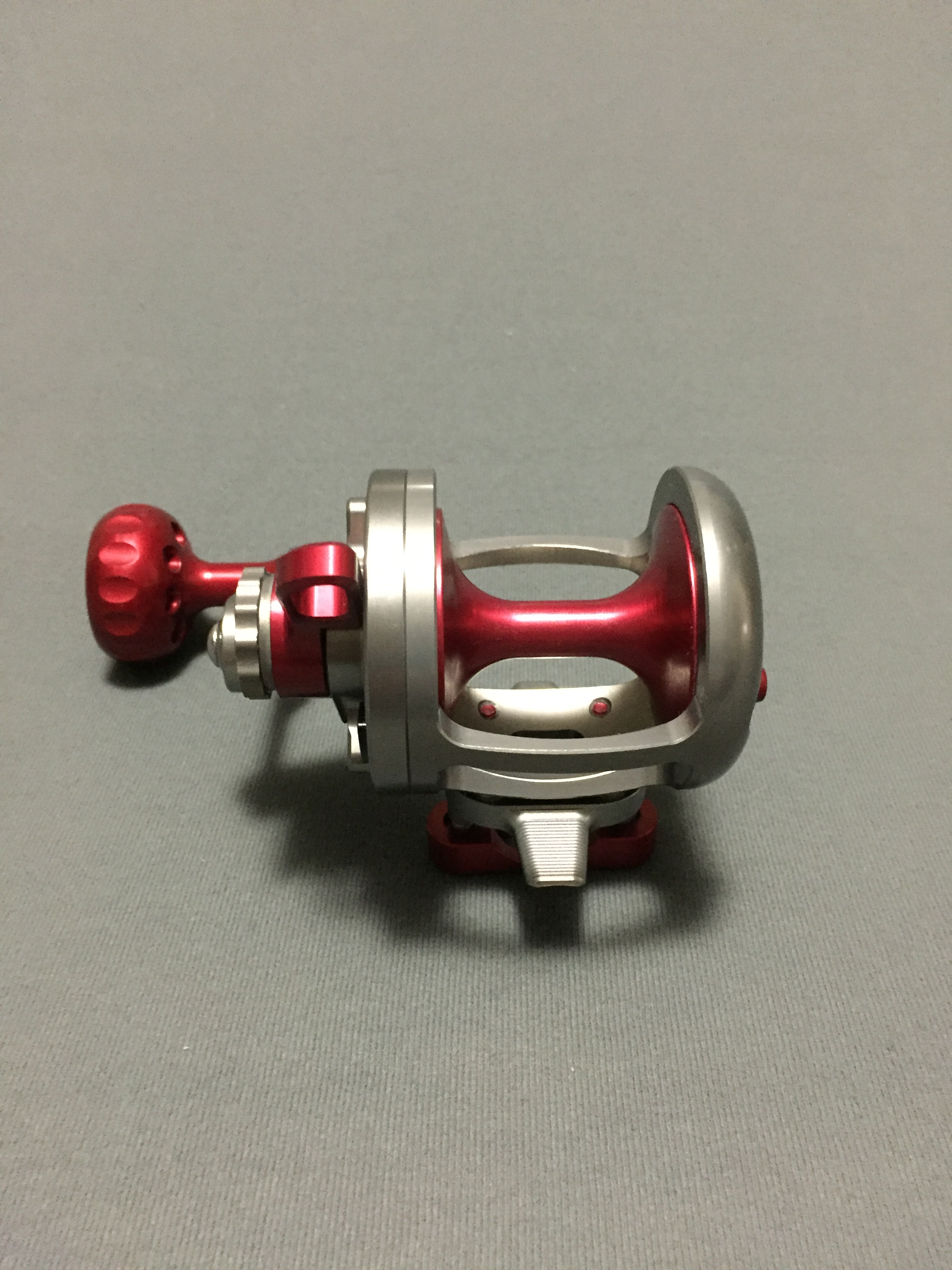 Seigler Small Game Lever Drag Reel - Smoke/Red