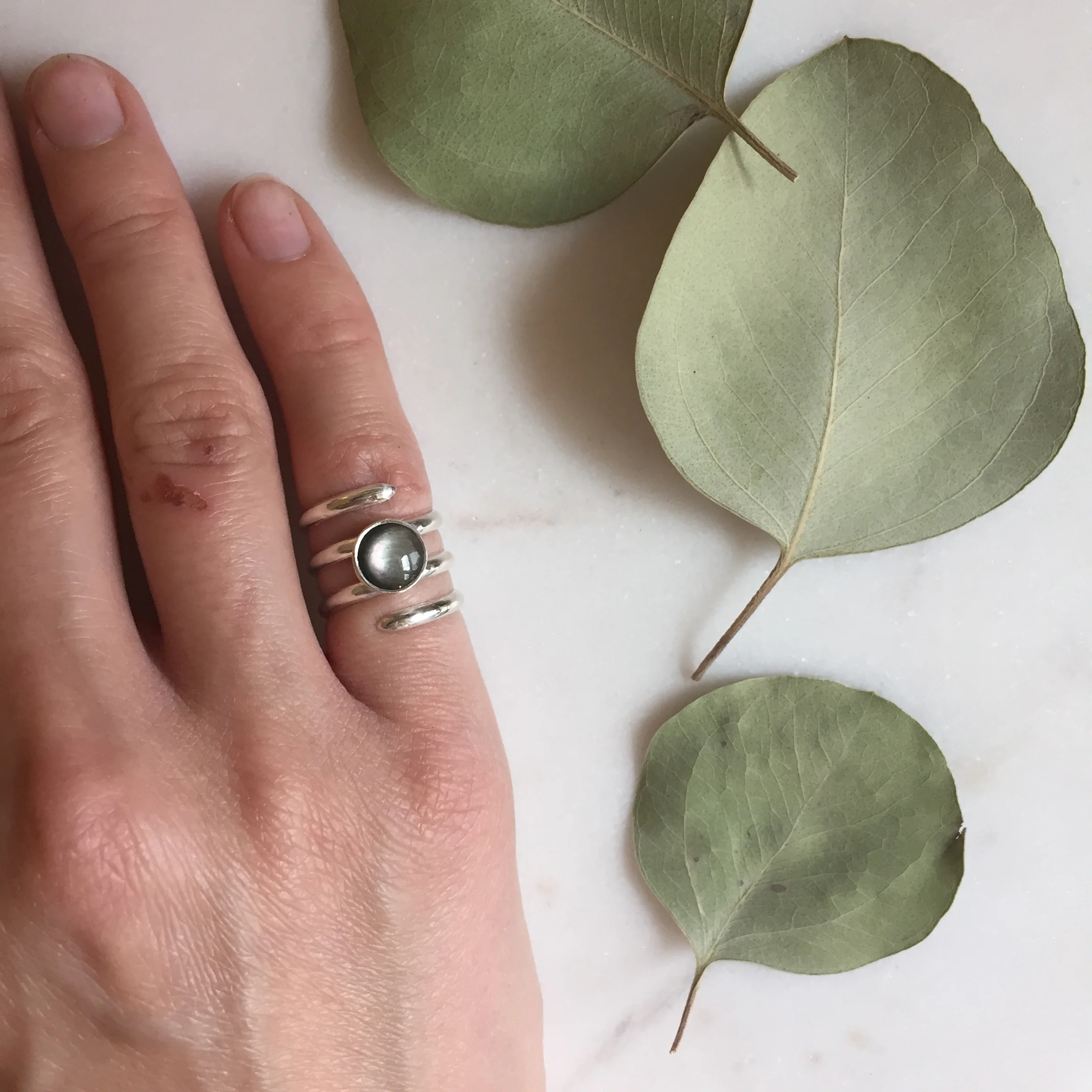 Extended Spiral Ring with Dark Mother of Pearl