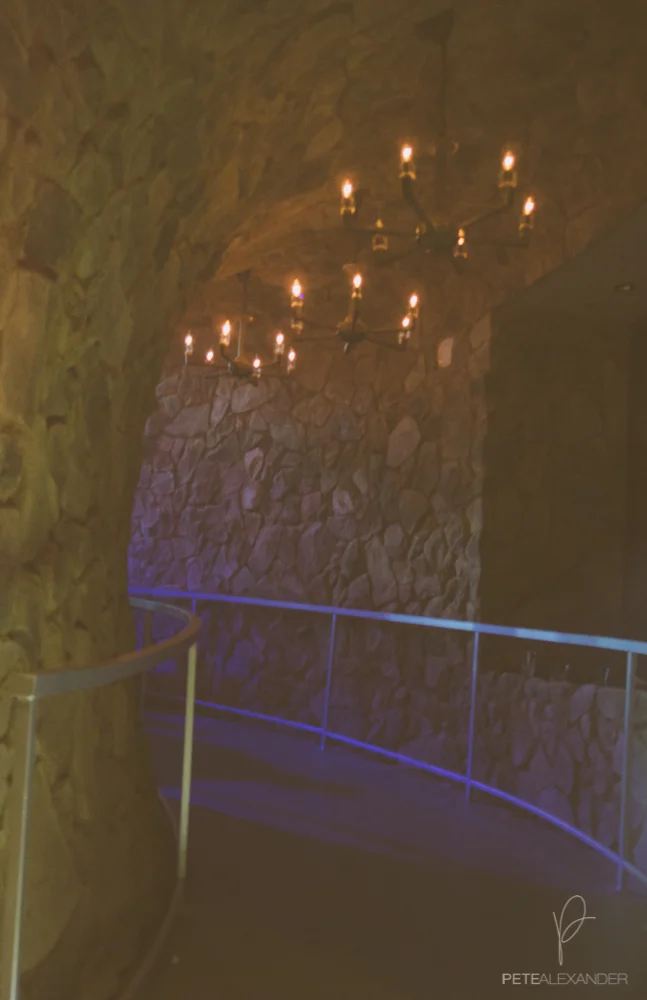 i like this entrance into the main room - uber sleek....