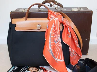 Same bag, but with the black body. I use this color in winter.