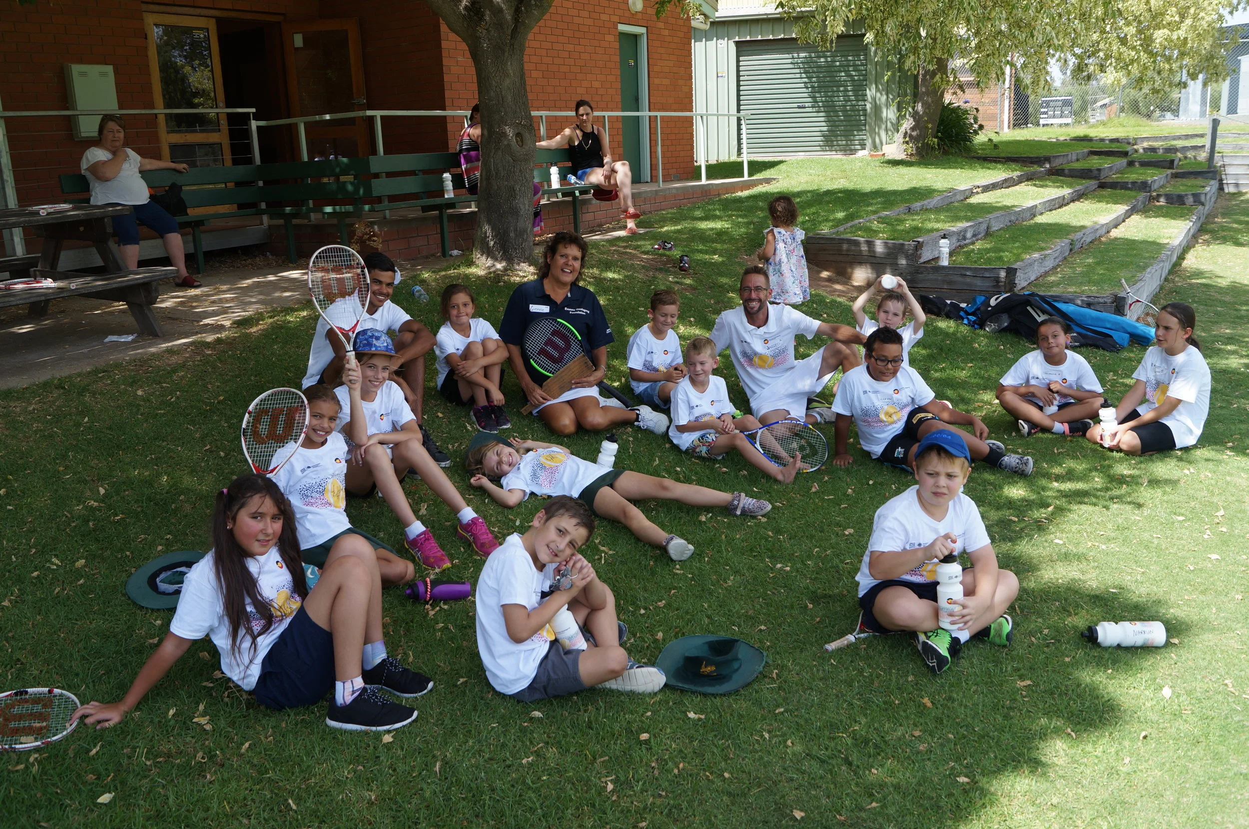 Hot Shot kids shoot the breeze with Baden, Evonne and Jarred