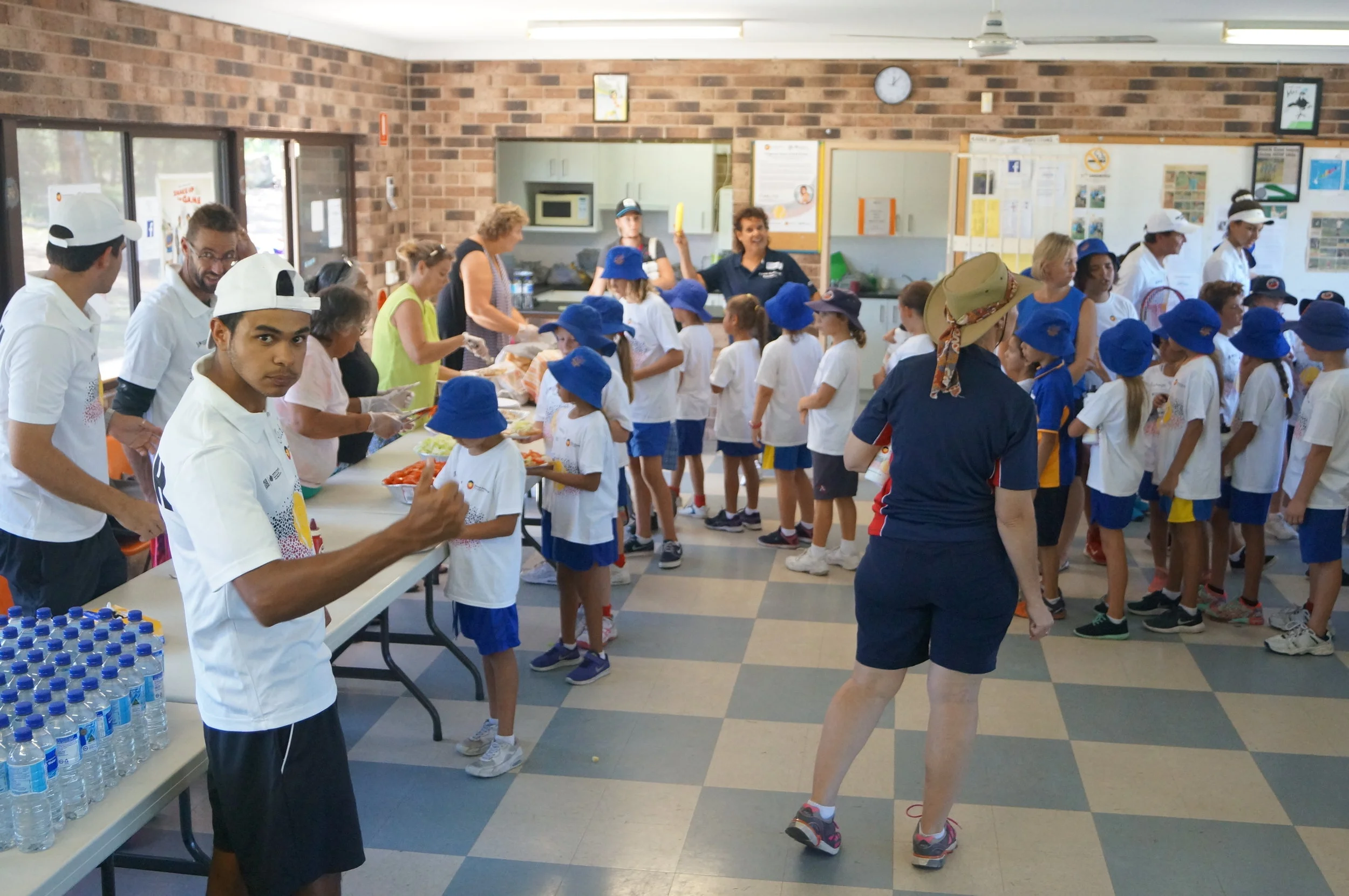 Lining up for a healthy lunch 
