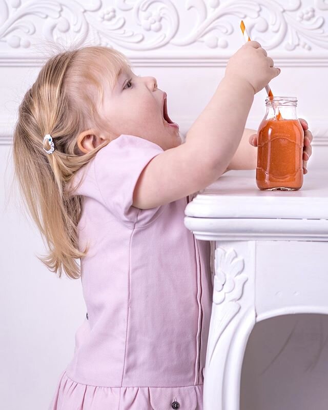 Encore des smoothies !! #poupouille  @sarahvasseghi  #smoothie #drink #healthydrink  #healthyfood #healthy #vegan #vegandrinks #juice #fruit #fruitjuice #littlegirl  #cutelittlegirls #jus #freshdrink #photography #photographer #hensel #canonphotograp