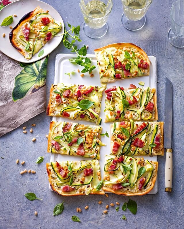 Bient&ocirc;t dans @femme_actuelle  une recette de  Tarte alsacienne &agrave; la courgette et pancetta pour vos dej au soleil #tarte #tartesal&eacute;e #courgette #pancetta #summer #&eacute;t&eacute; #summerfood #pie #frenchfood #saltypie #foodphotog