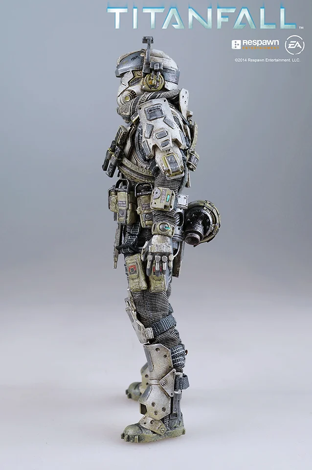 titan_pilot003.jpg
