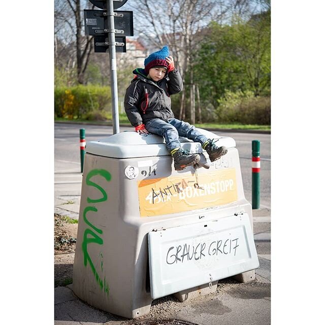 social distancing
#vienna #streetphotography #family #familytime #portrait #familylove #socialdistancing