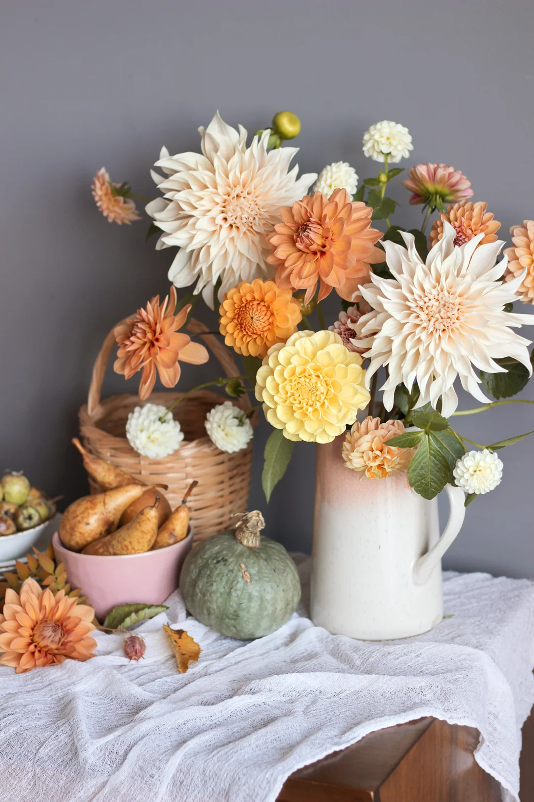 cafe-au-lait-dahlia-autuman-floral-arrangement-nancy-straughan-stylist.jpg
