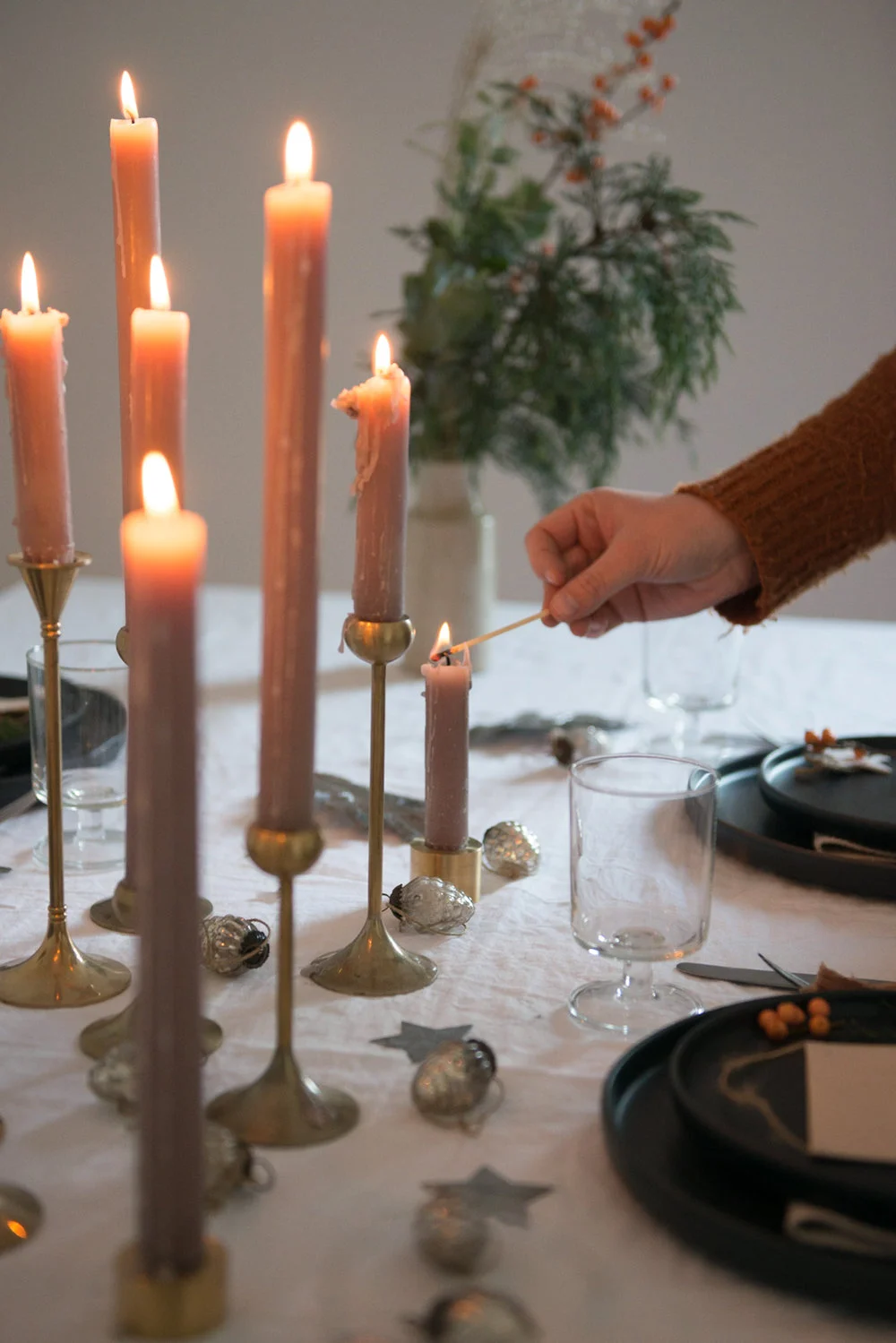 Image from Hannah Bullivant’s blog post about setting a winter table