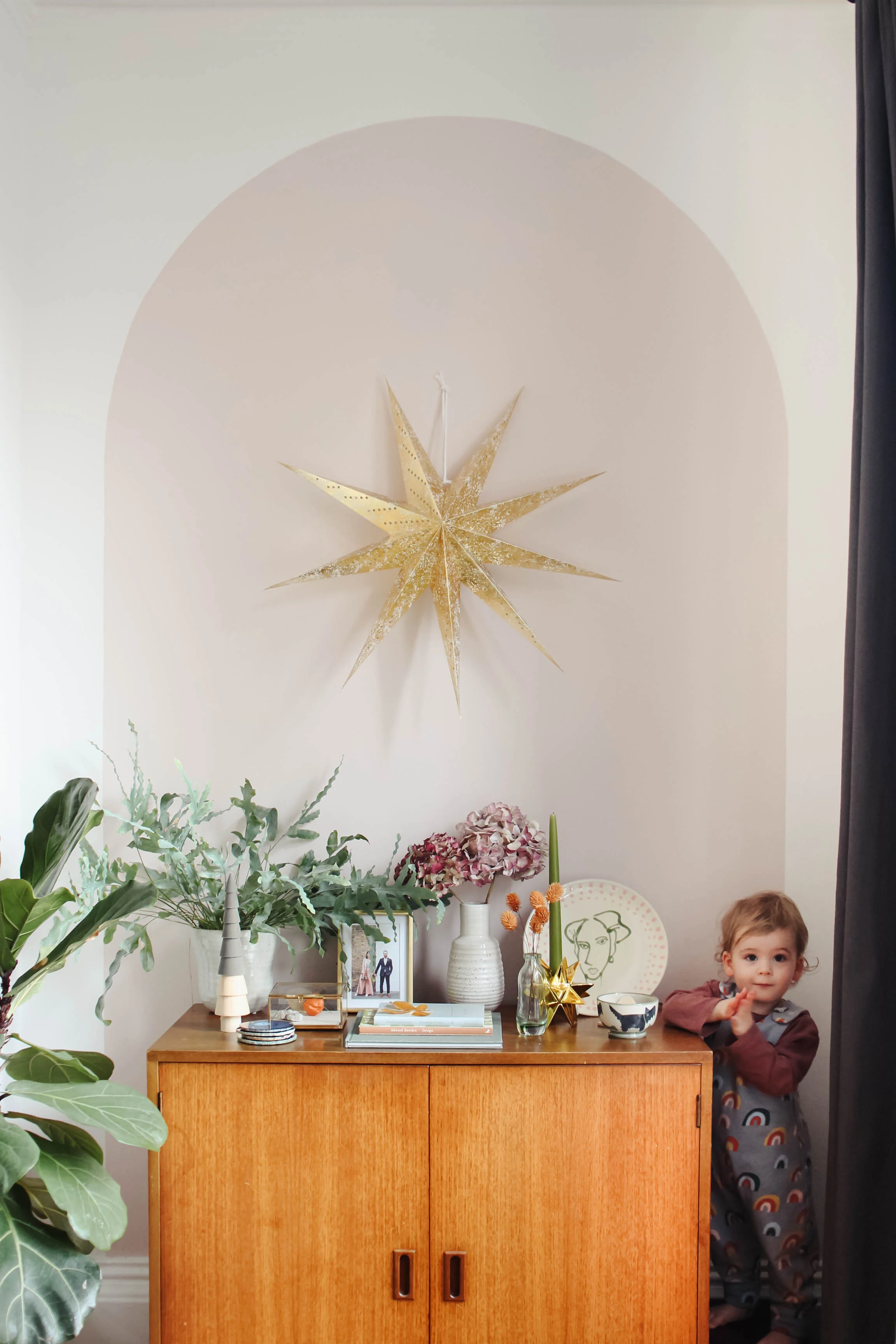 Crown_Paints_Hare_Painted_Archway-1.jpg