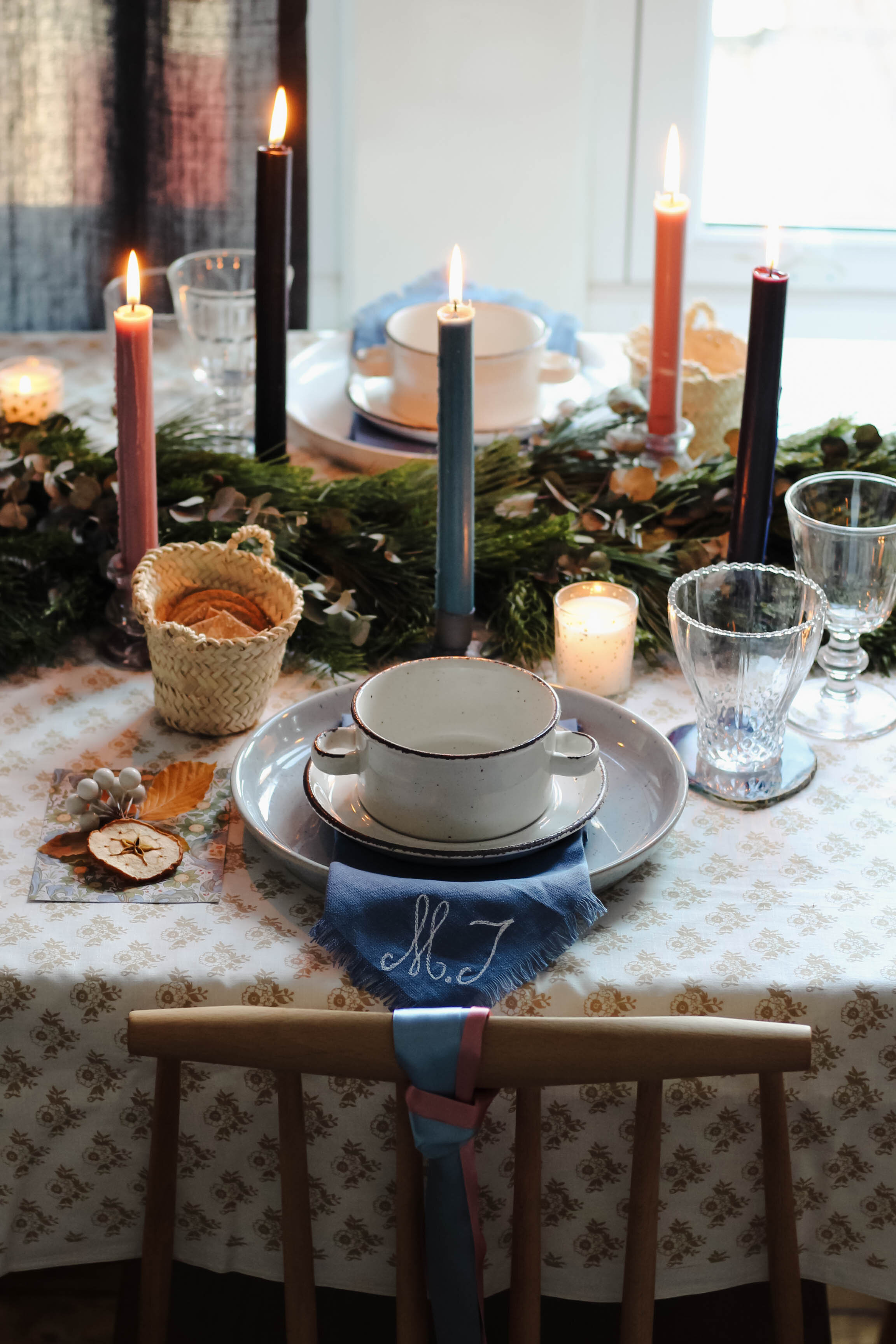 Christmas-Table-Styling_Tips-4.jpg