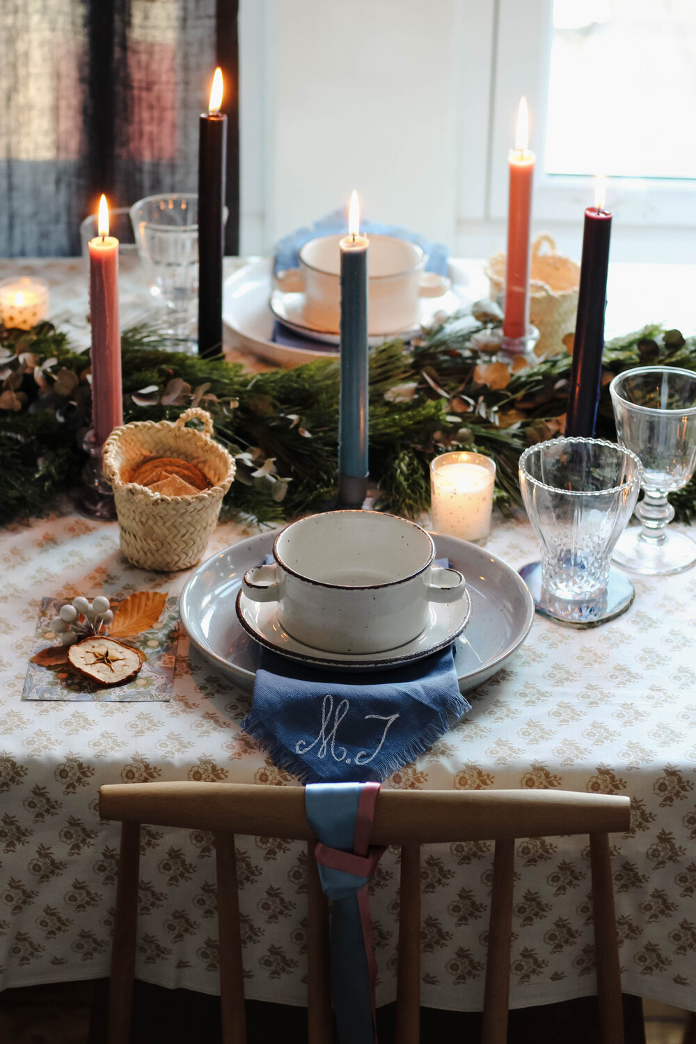 Christmas-Table-Styling_Tips-4.jpg