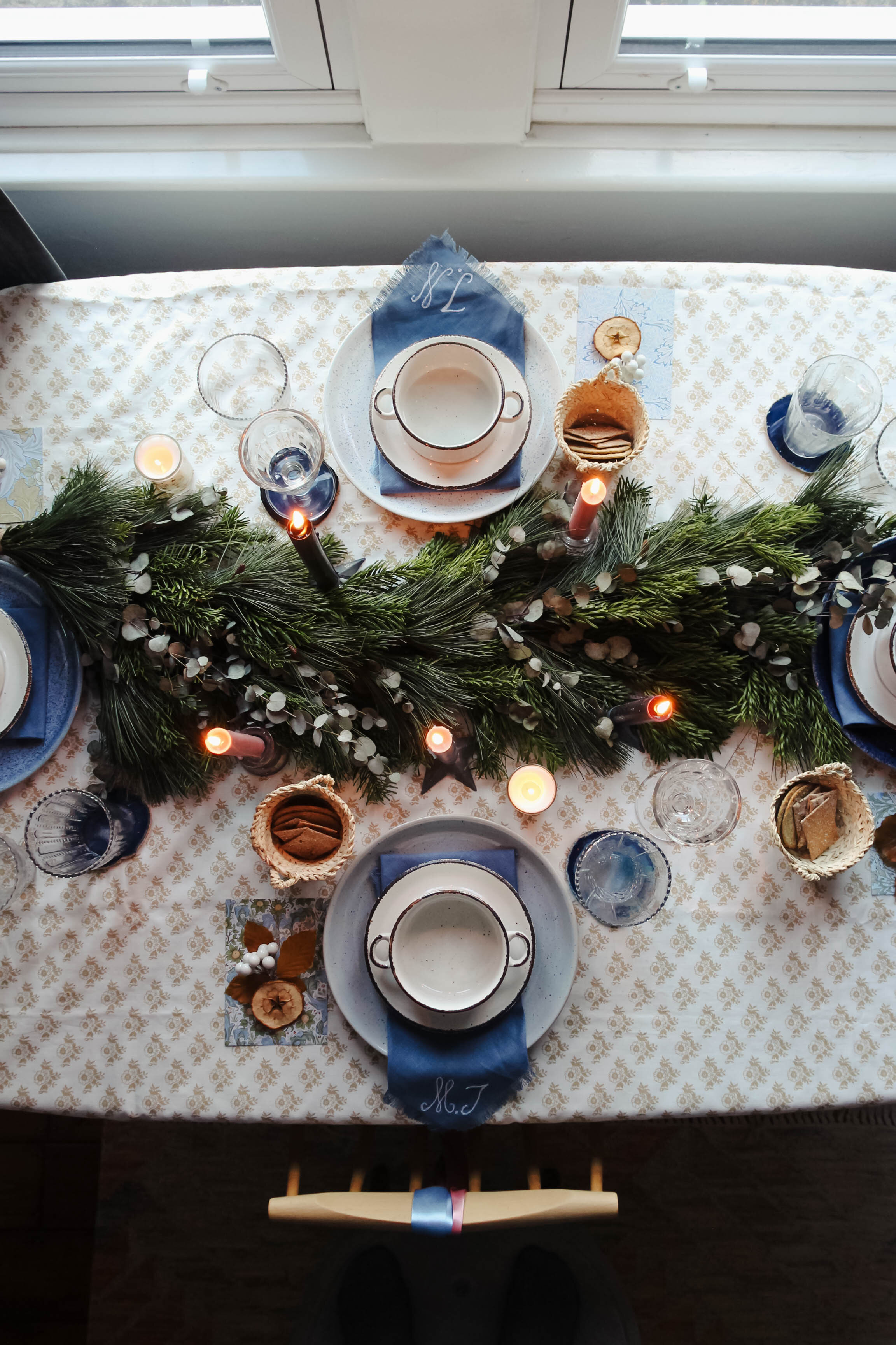 Christmas-Table-Styling_Tips-6.jpg