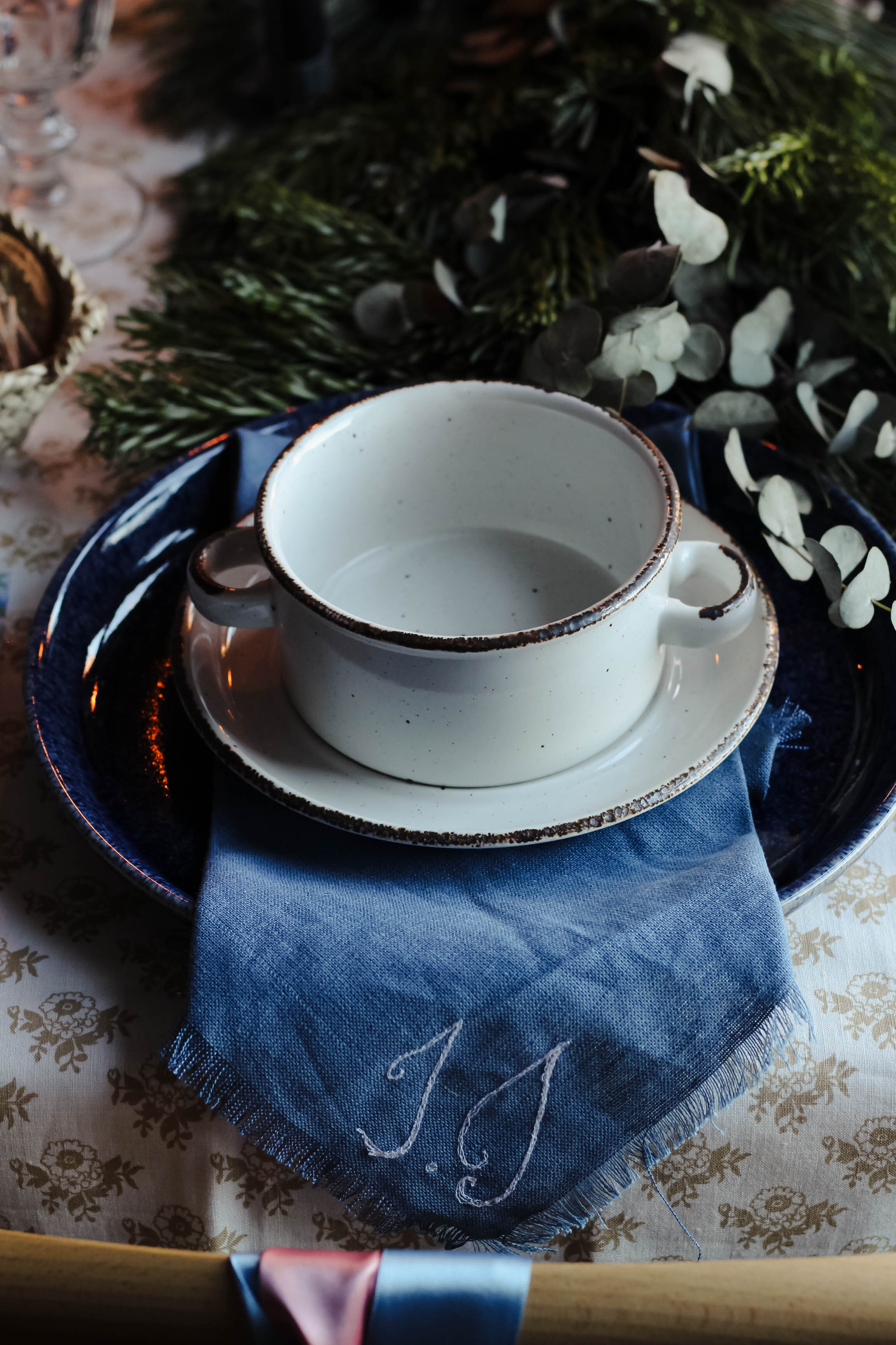 Christmas-Table-Styling_Tips-3.jpg