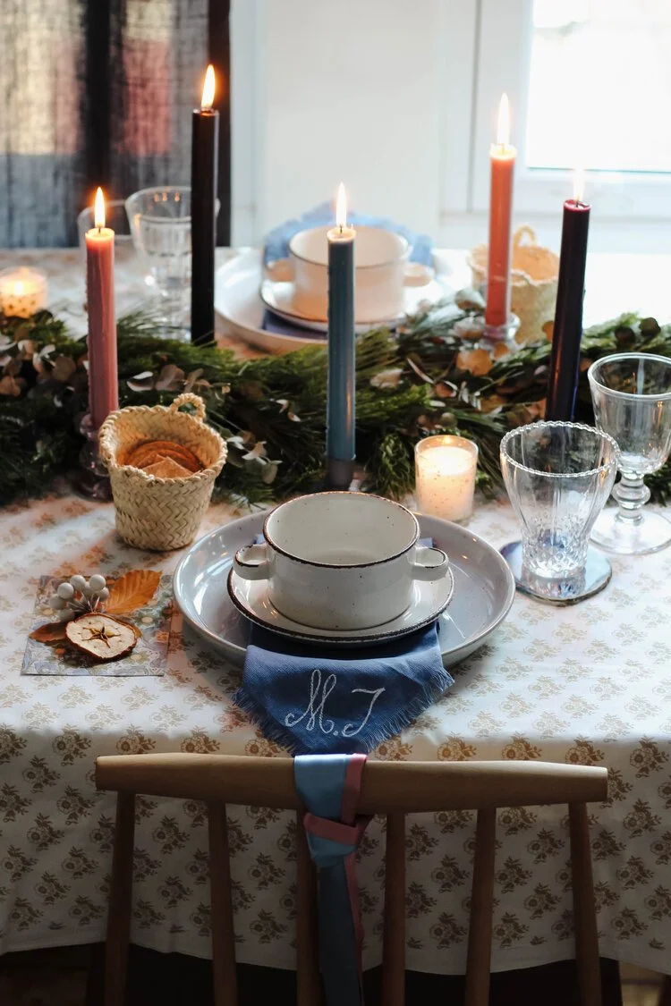 Christmas-Table-Styling_Tips-4.jpeg
