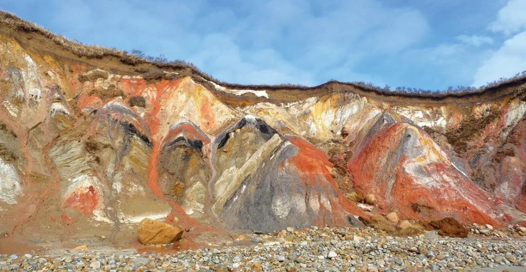 Maushop's Dinner Table: Indigenous Ceramic Traditions in Southern New England
