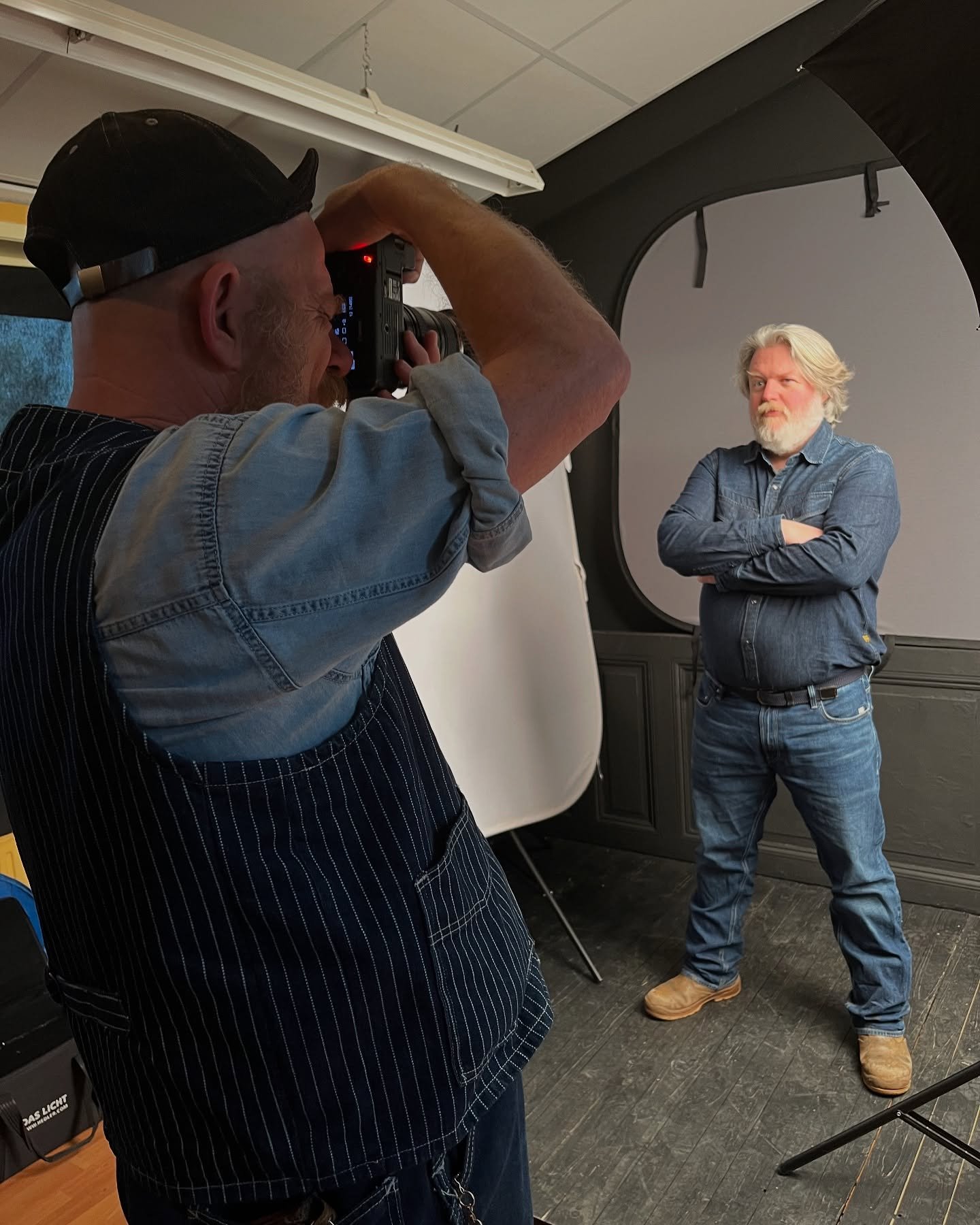 We had a real portret photoshoot with my friend @krijnvannoordwijk for the stuff involved in ART ZOO. Please follow @artzoomuseum to meet the whole team. Thank you Krijn! #krijnvannoordwijk #finetaxidermy #amsterdammuseum