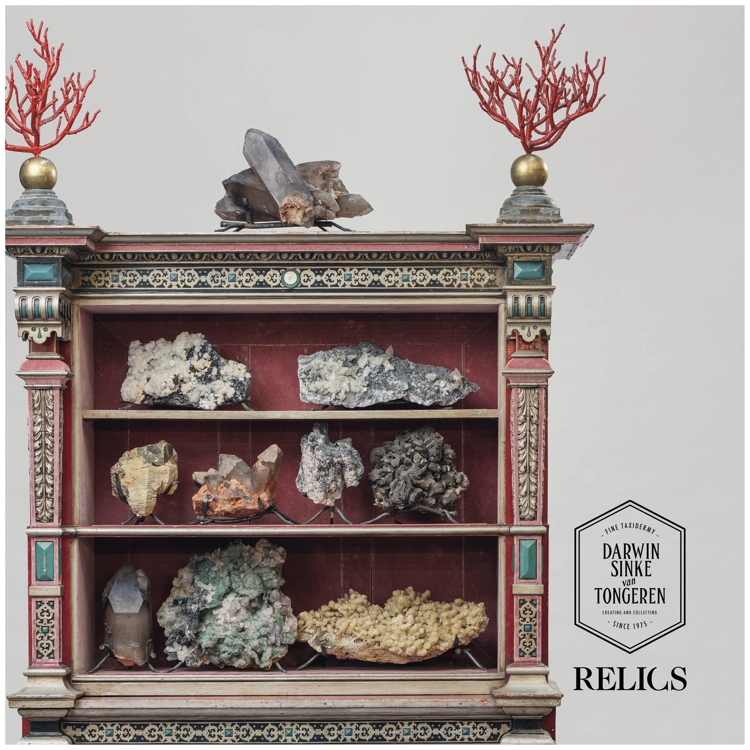 Mineral Cabinet XXL-Detail-2.jpg