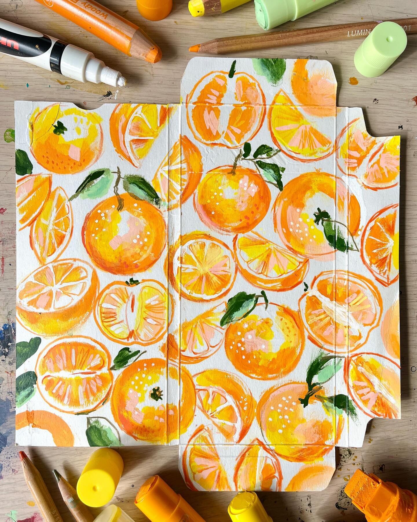 🍊Fun one today -  I used the inside of @lindt dark chocolate with orange packaging to layer on lots of mixed media. The combination of acrylic markers and paint sticks was the perfect base for colour pencil line &amp; details 🧡 Often with these the