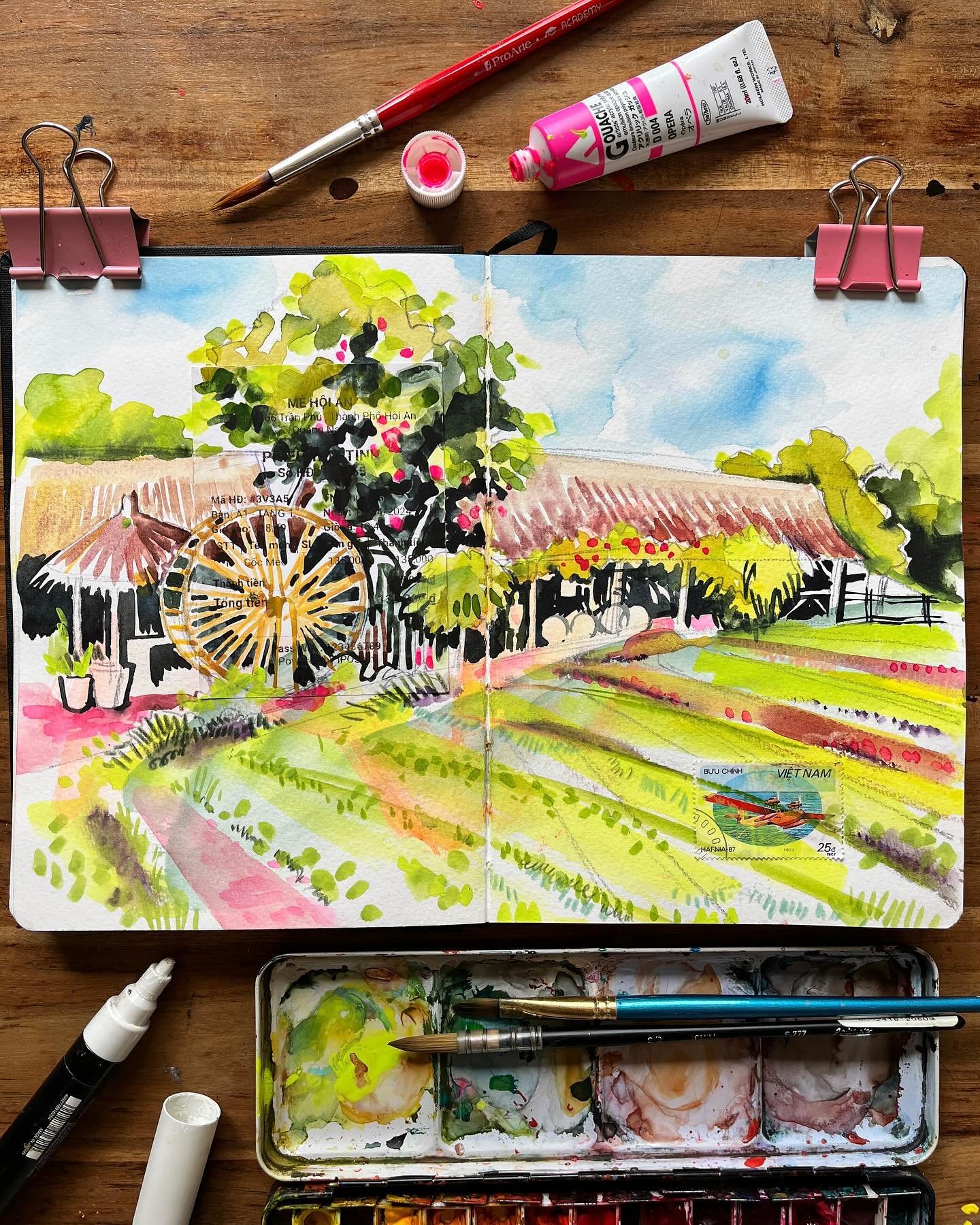 🇻🇳A few more pages from my Vietnam sketchbook where I HAD to use @holbein_art vivid leaf green and opera acryla gouache to capture the vibrancy of the scenes when immersed in @annasartfoodculture retreat. 
.
.
🌿These are from our trips to the Tra 