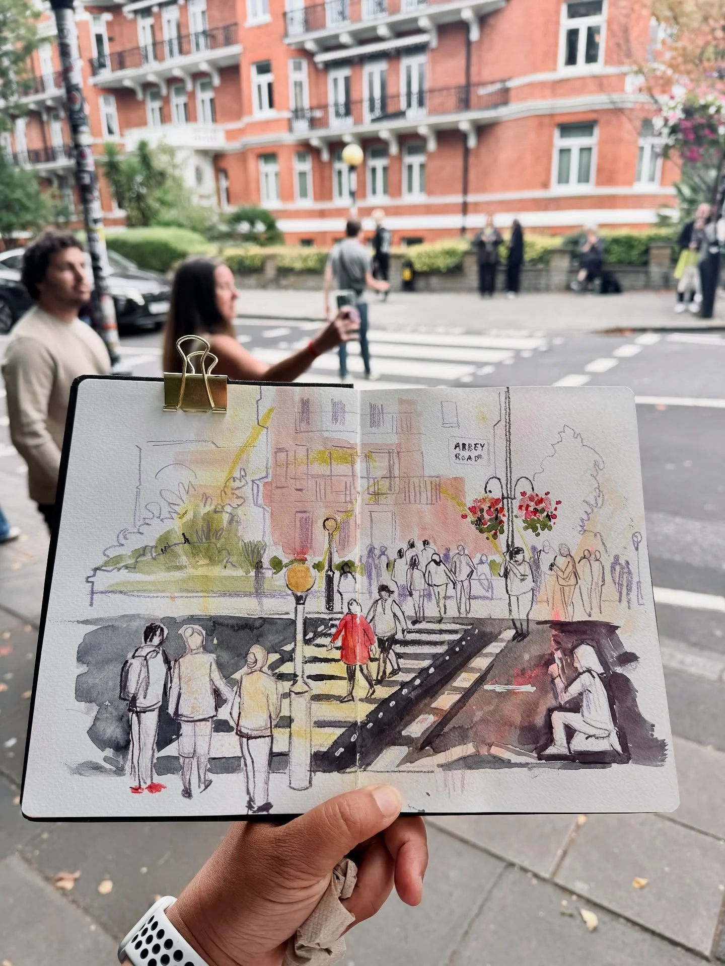 Never thought I'd sketch the famous Abbey Road crossing (made famous by The Beatles) with @urbansketcherslondon and all round lovely @sallyshinystars 😀 It was quite the experience observing tourists stopping traffic &amp; getting photos taken (over 