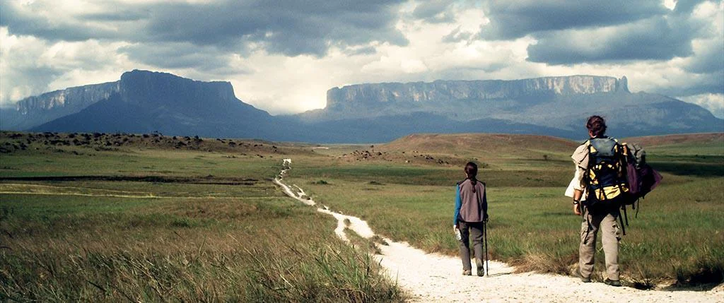 La Distancia Mas Larga (The Longest Distance)