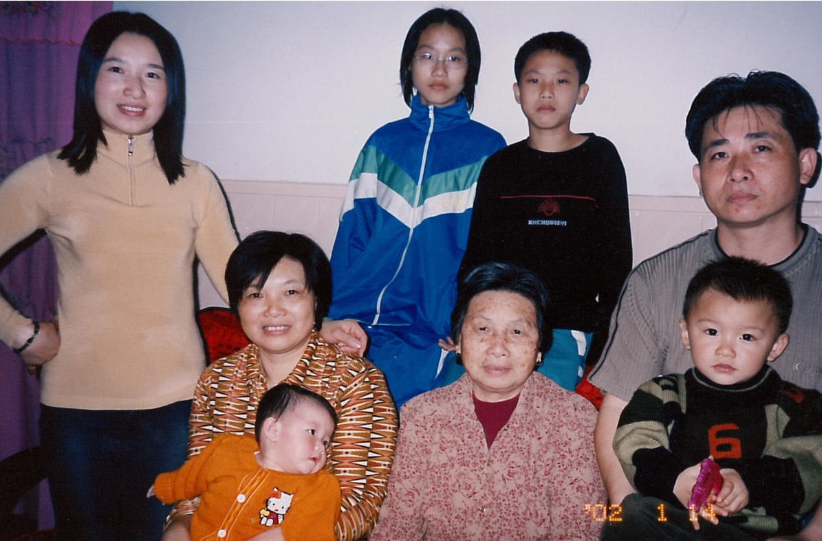 Wan Qing with her sister-in-law, mother, and brother (far right), who took care of her son, Simon. 