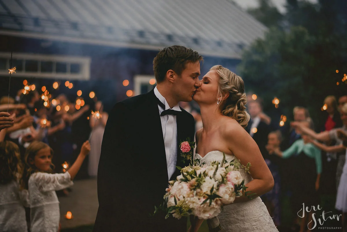 Eveliina + Lasse | Hääkuvaus Vehmaa, Lammintalo | Wedding Photographer Finland