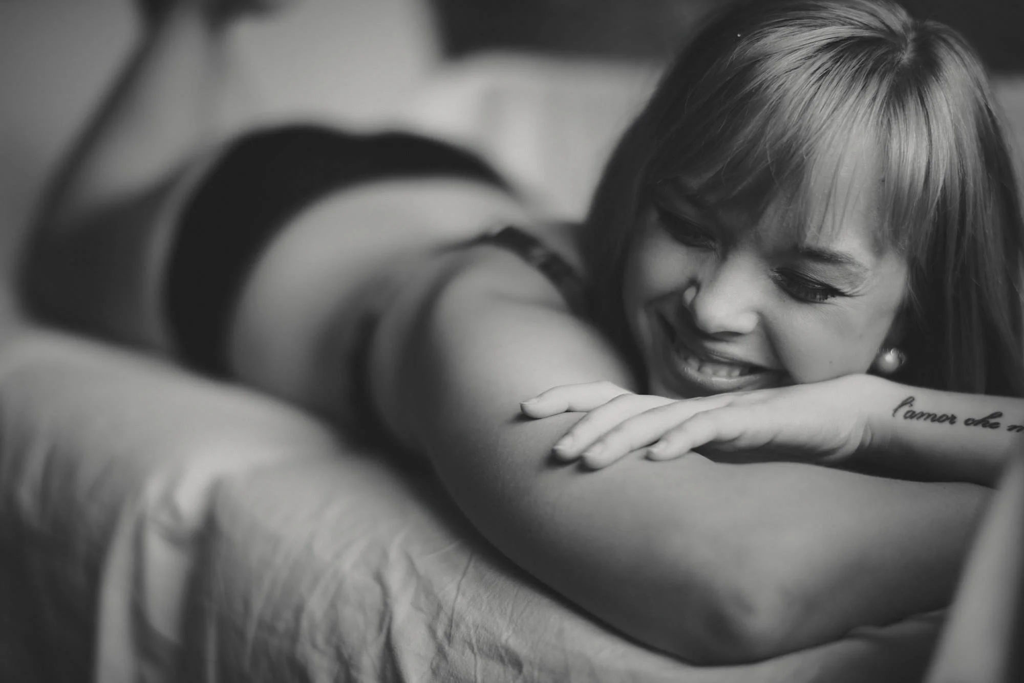 boudoir-kuvaus-turku-huomenlahja-jere-satamo-038.jpg