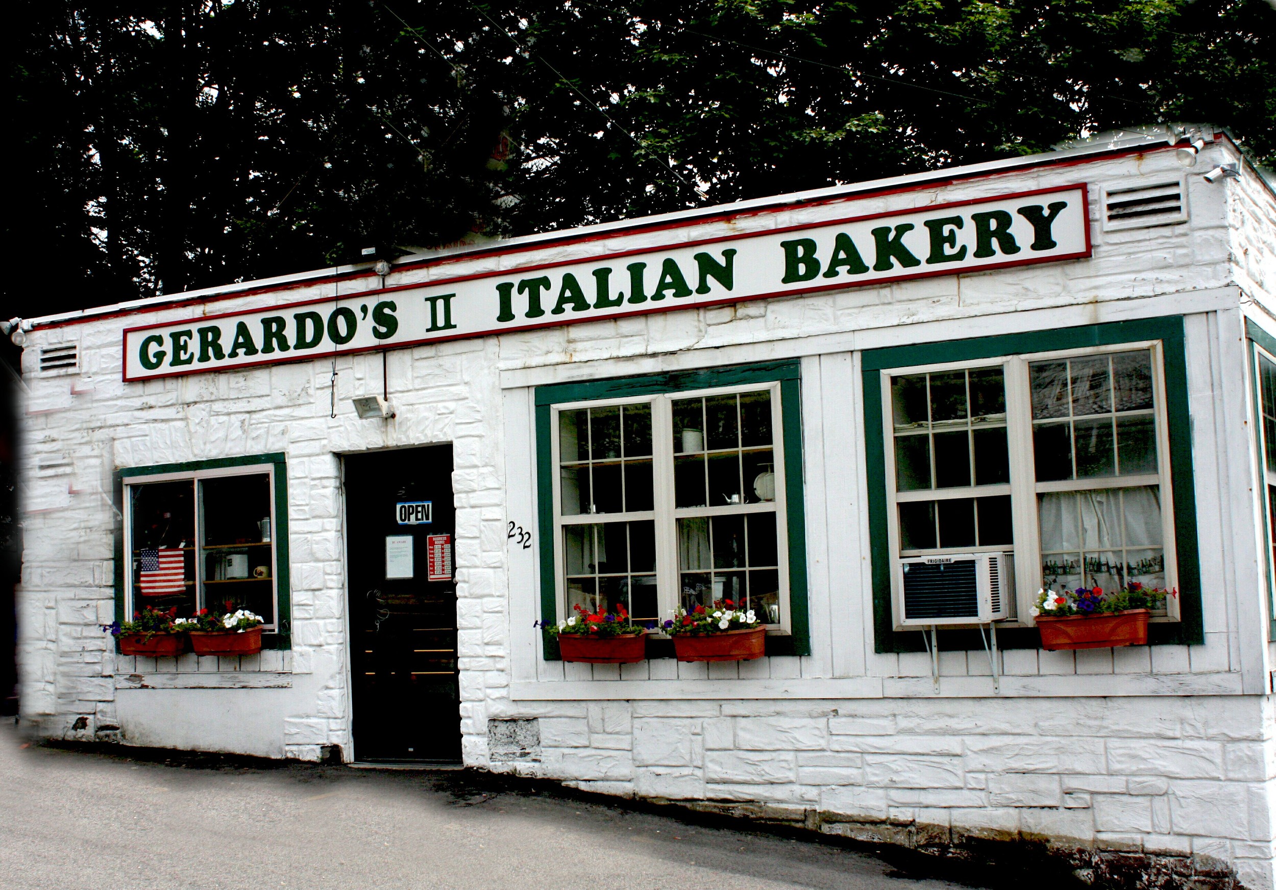 Gerardo's II Italian Bakery.jpg