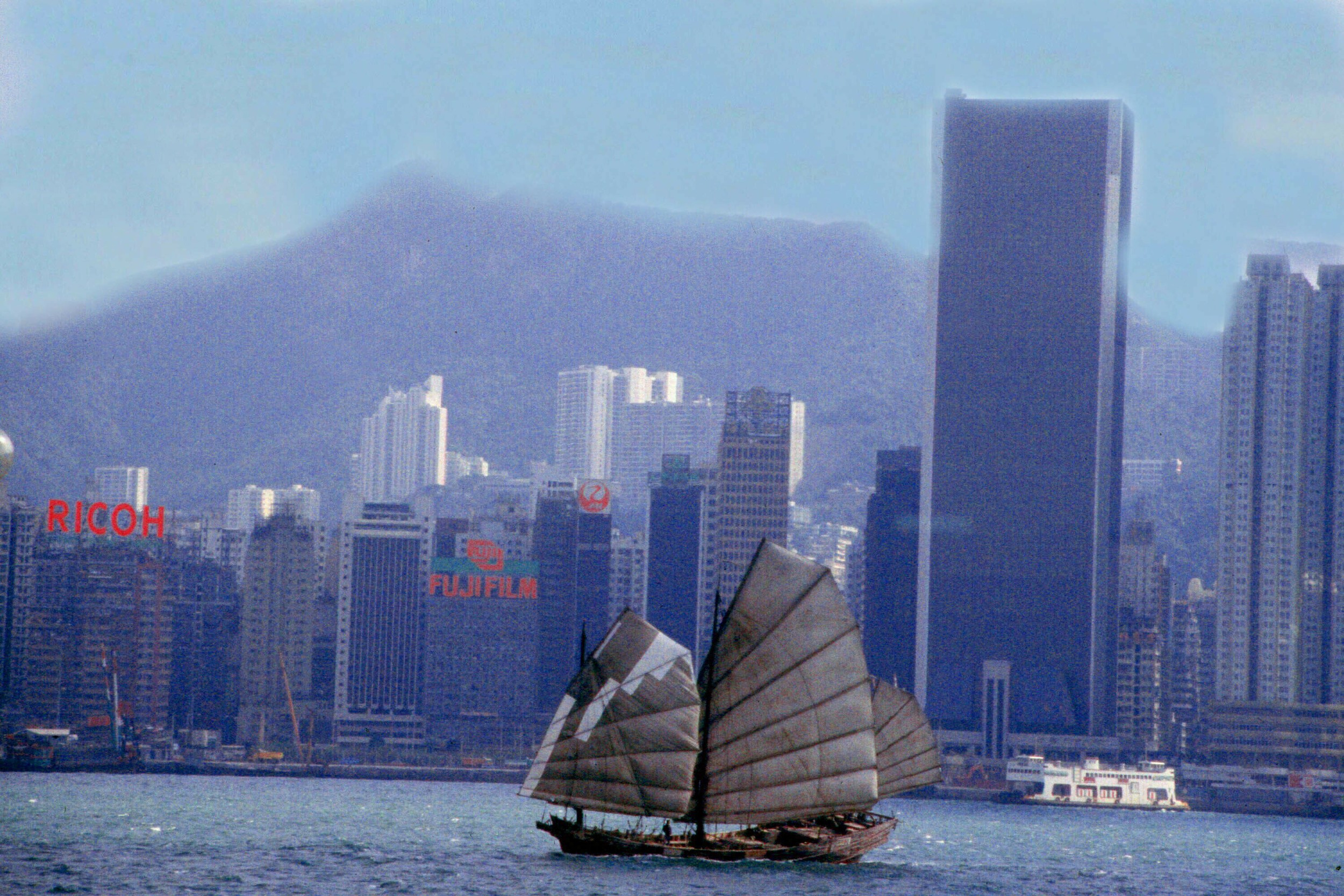 Hong Kong Harbor.jpg