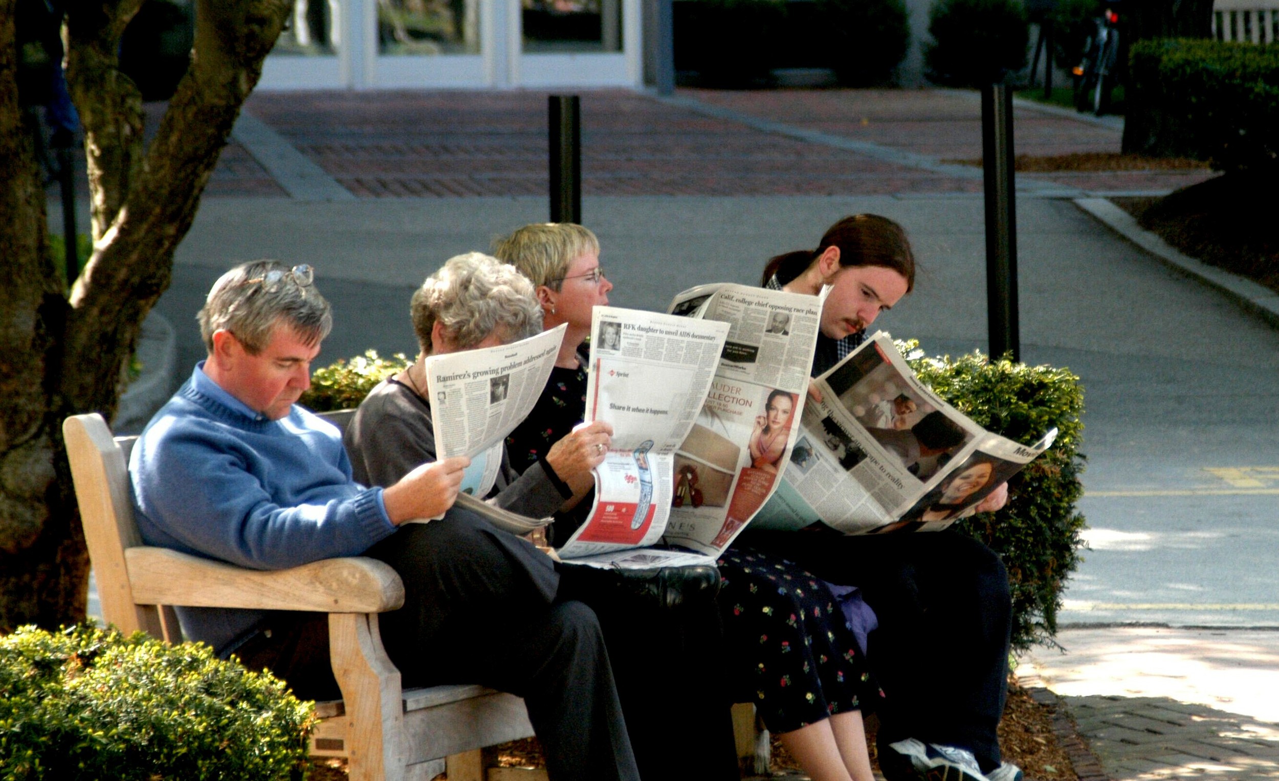 newspaper readers.jpg