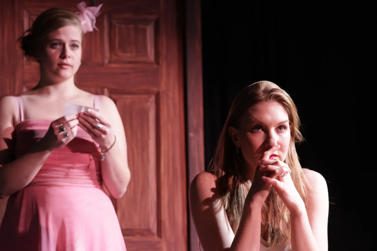JILLIAN VASHRO & SYDNEY ANDREWS IN UNDO AT ANNEX THEATRE, 2013 / PHOTO BY IAN JOHNSTON