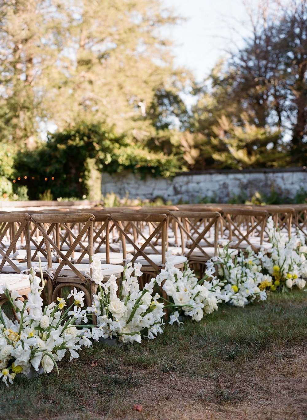 wedding ceremony design with white flowers