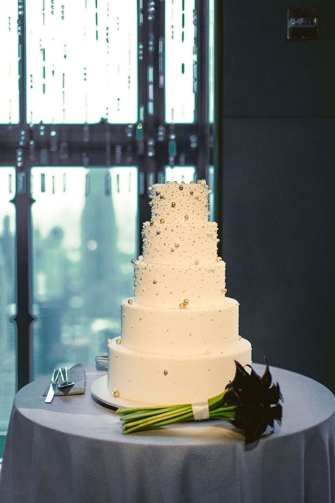 Rainbow-room-wedding-cake-with-pearl-details.jpg