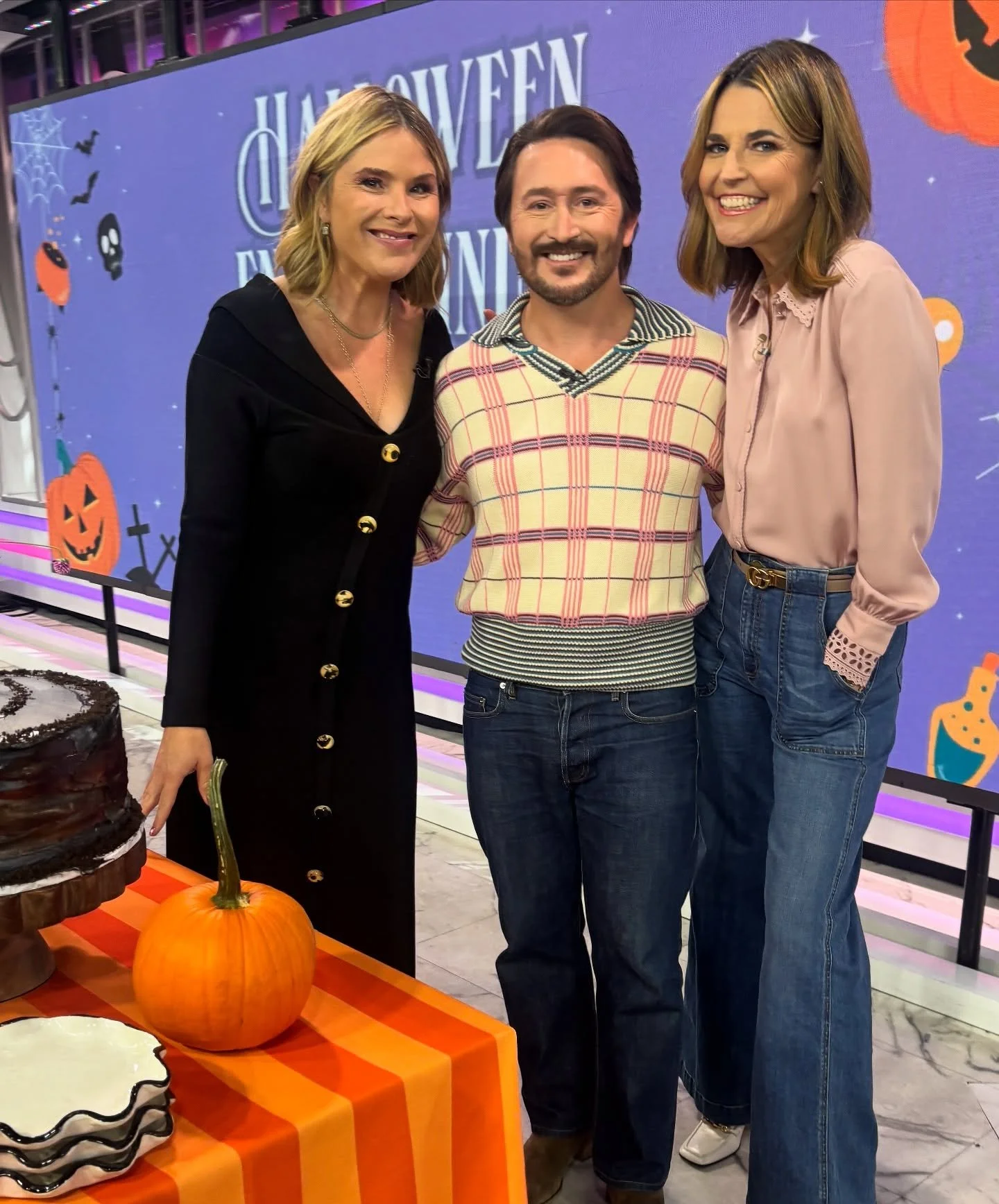 had the best time on @todayshow sharing halloween party ideas w/ @jennaandfriends and @savannahguthrie 🎃 from wine in pumpkins 🍷to spooky cocktails 👁️ creepy focaccia 🕷️and so much more it was all set on beautiful linens from @smthingvintage 🧡wh