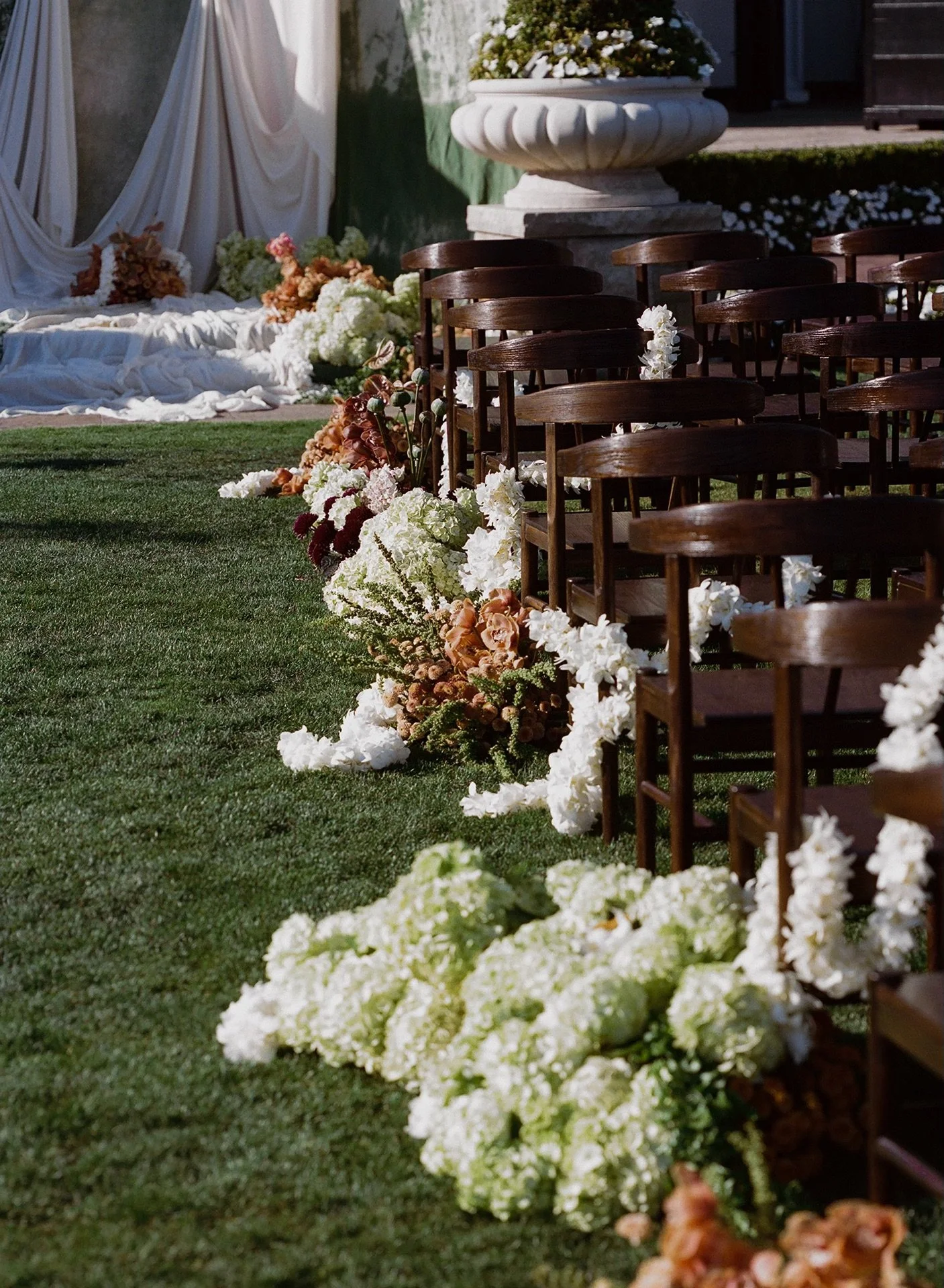 tempImage0MGfQVexpressive_avante_garde_Rosewood_miramar_santa_barbara_wedding.jpg