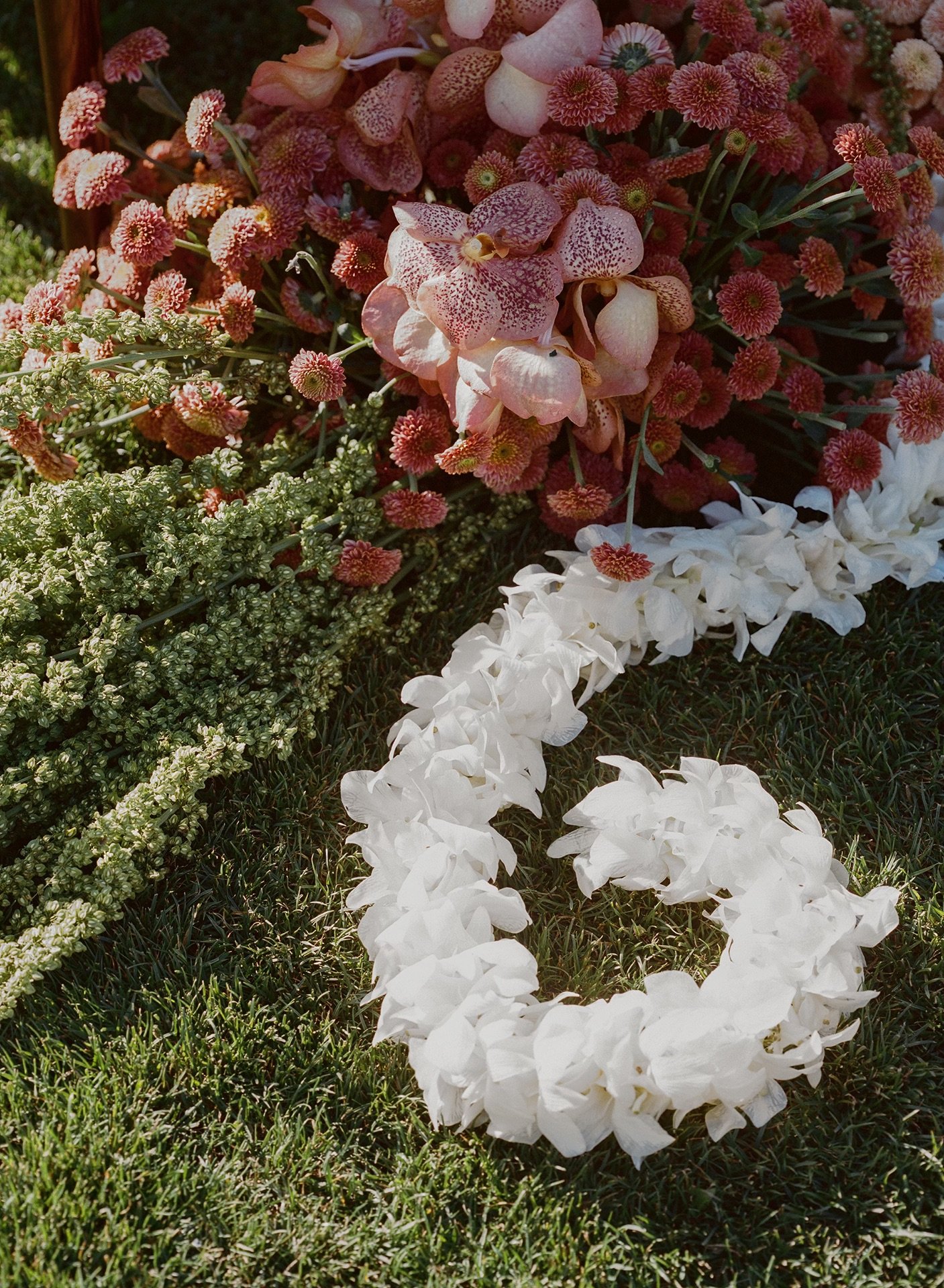 tempImageDufgRiexpressive_avante_garde_Rosewood_miramar_santa_barbara_wedding.jpg