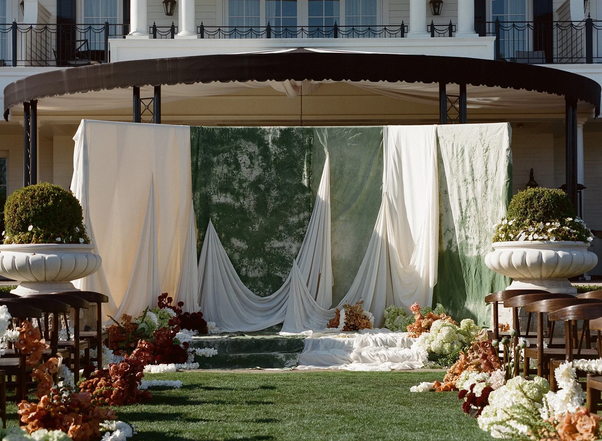 tempImageFARAGGexpressive_avante_garde_Rosewood_miramar_santa_barbara_wedding.jpg