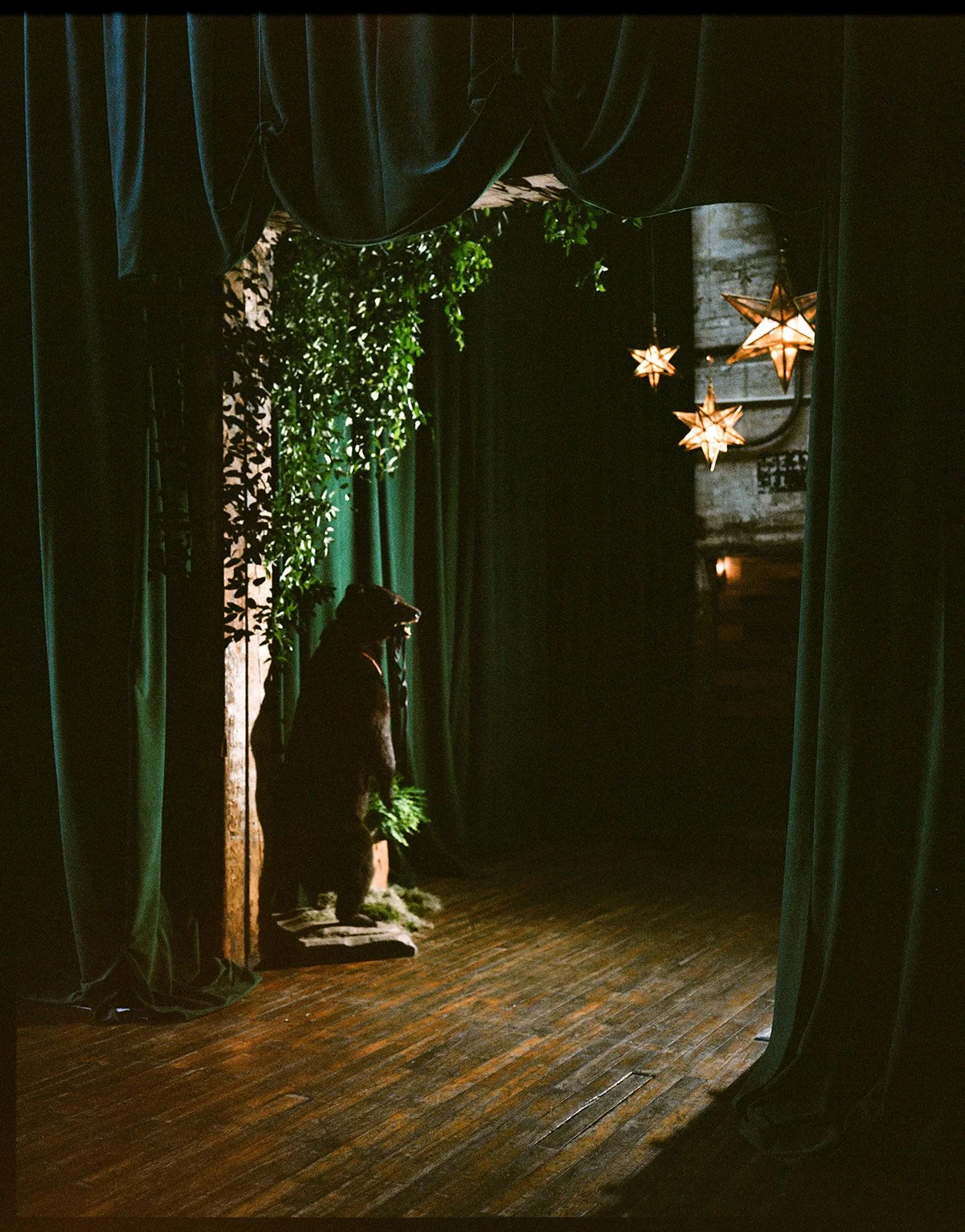 Natalia+Mike_GreenpointLoft_35mmFilm_ChelliseMichaelPhotography-2004.jpg