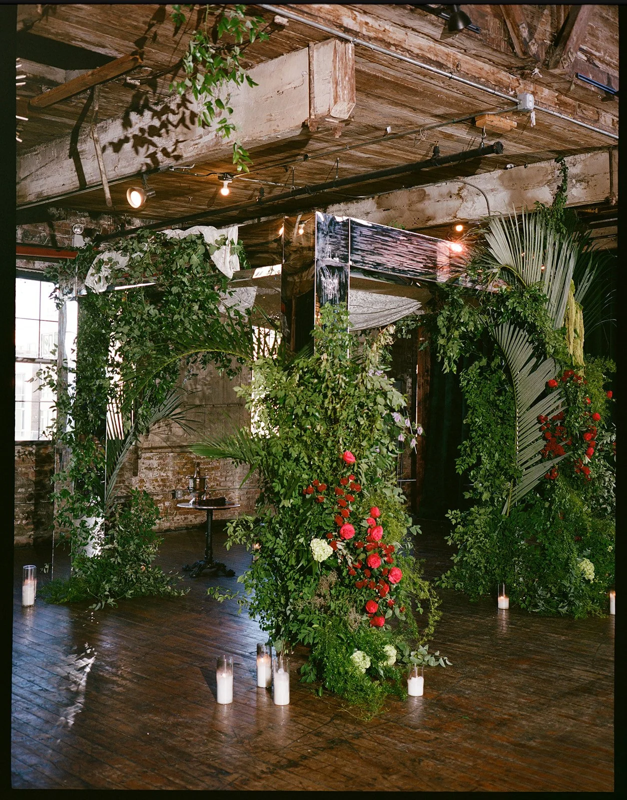 Natalia+Mike_GreenpointLoft_35mmFilm_ChelliseMichaelPhotography-2016.jpg