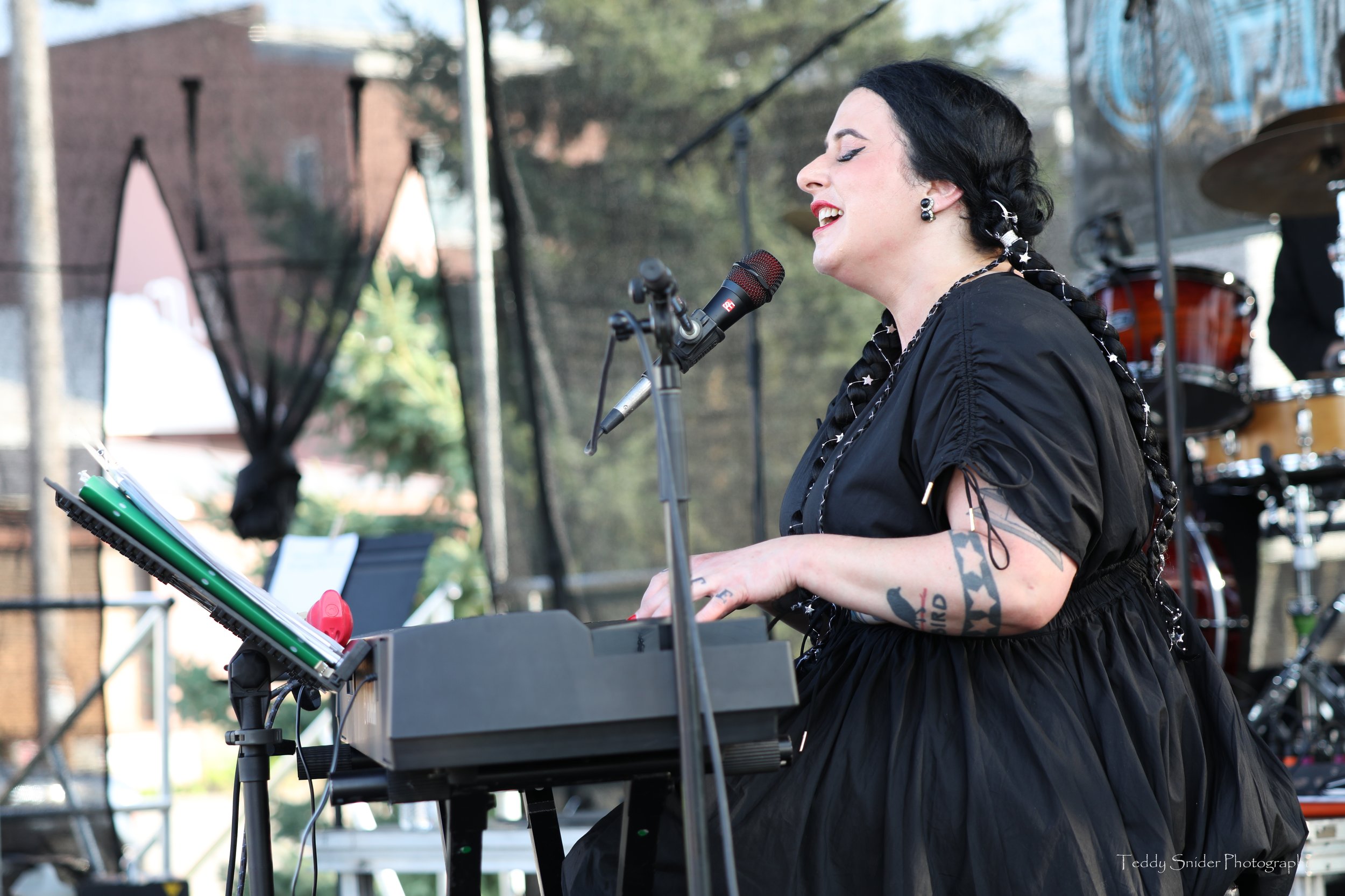 Davina & The Vegabonds 8-6-26 (22).JPG