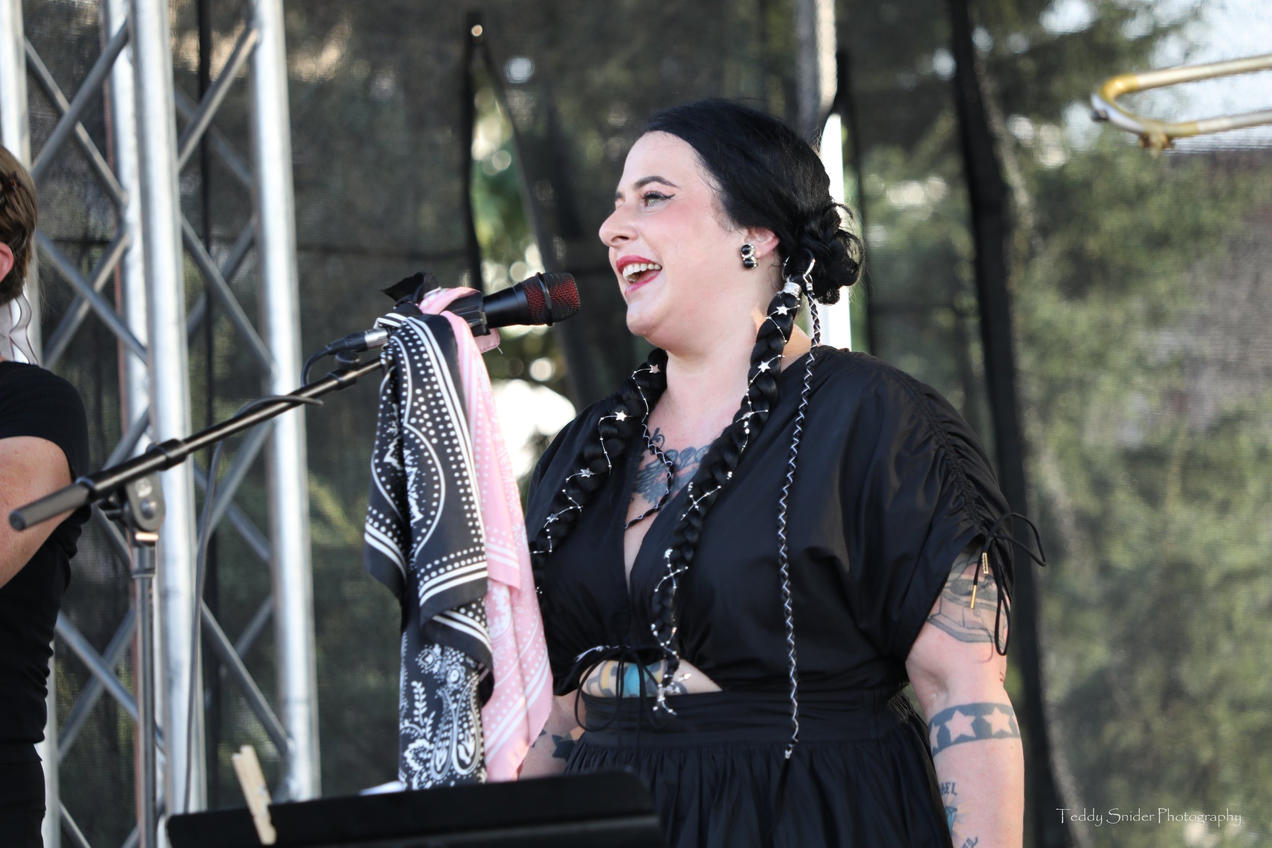 Davina & The Vegabonds 8-6-26 (53).JPG