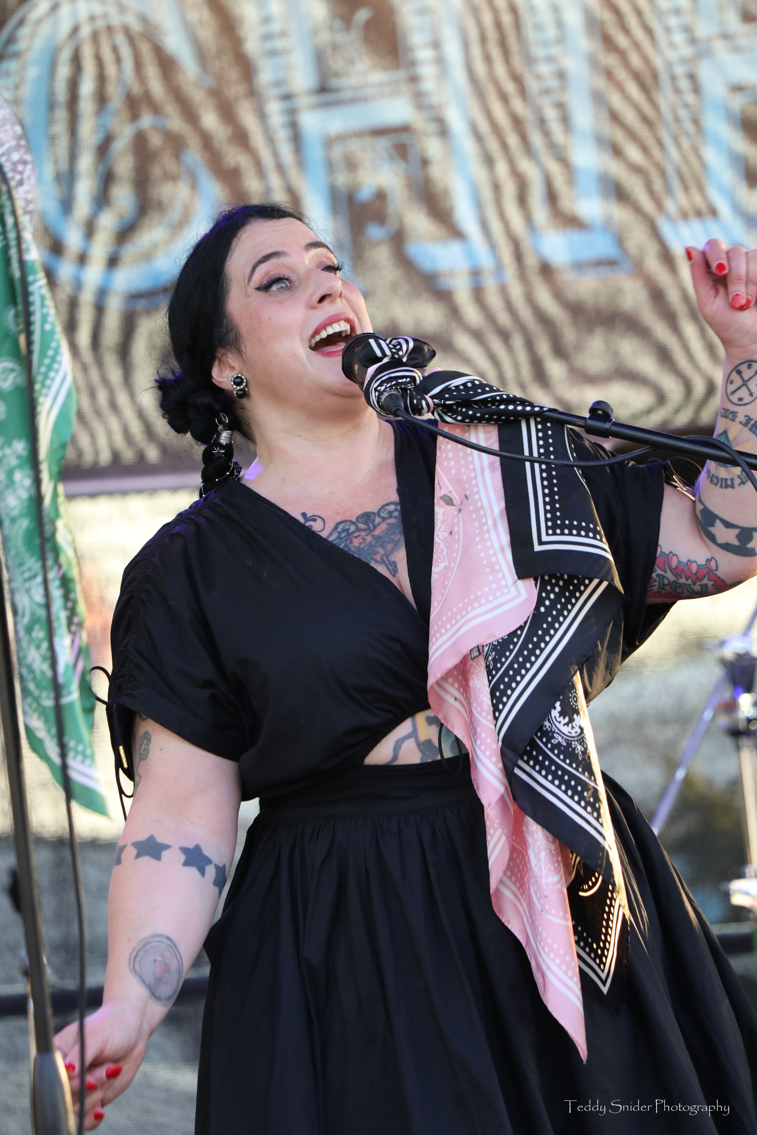 Davina & The Vegabonds 8-6-26 (78).JPG