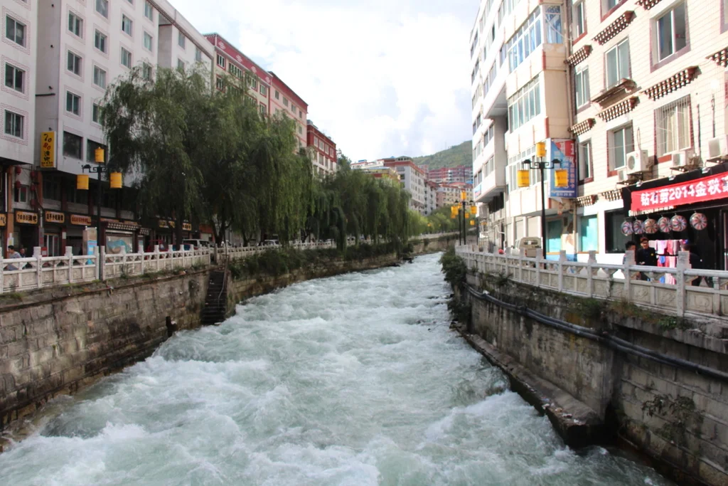 The river that runs through Kangding