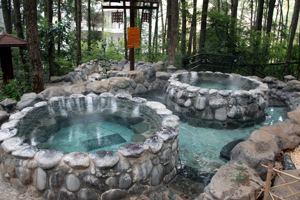 There were also many regular size hot spring pools to relax in, varying in size from a cozy pool for two like these to ones big enough for a dozen or more people
