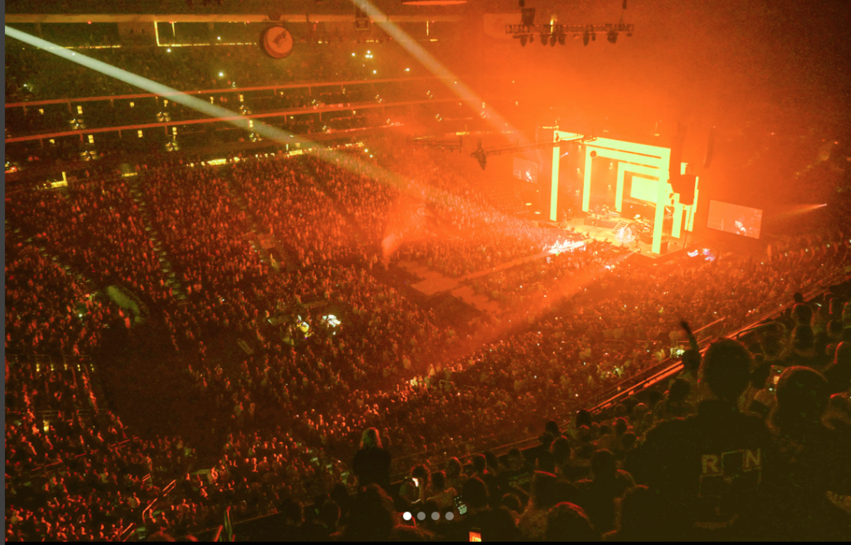 "HITS DEEP Tour" sold out stop in Phoenix.