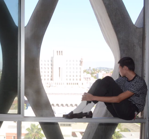 Sean Pablo channeling MJ with those high waters/white socks/ penny loafers.