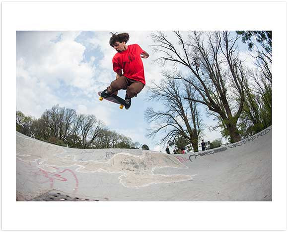 Louie yanking a tiny guy. Photo: Andrew Mapstone.