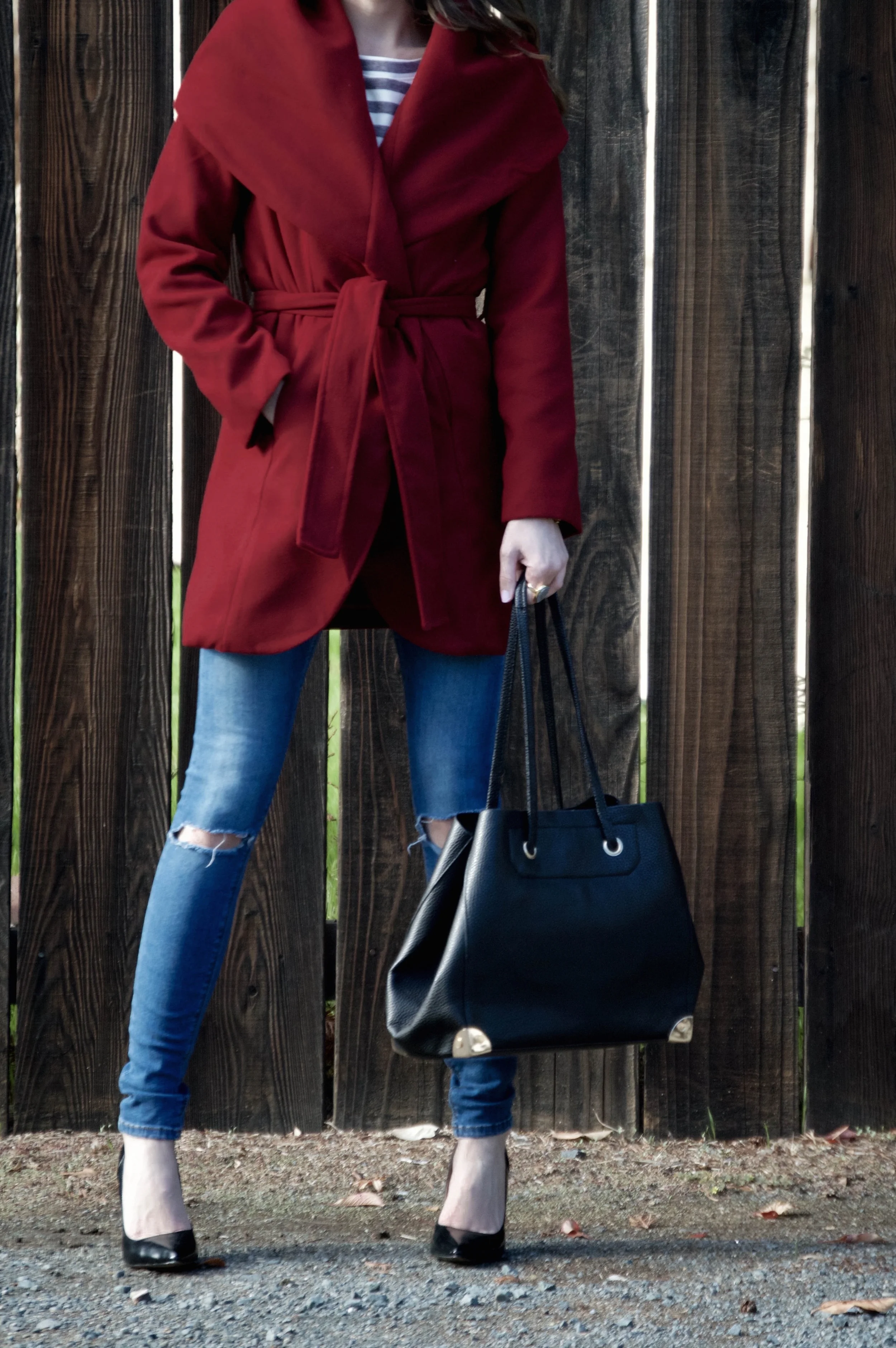 Click through to Shop the Look. Top: c/o Chicwish . Coat: c/o SheIn . Jeans: Old. See similar here . Shoes: Steve Madden . Bag: c/o Lookbook Store . Sunglasses: Ray-Ban . 