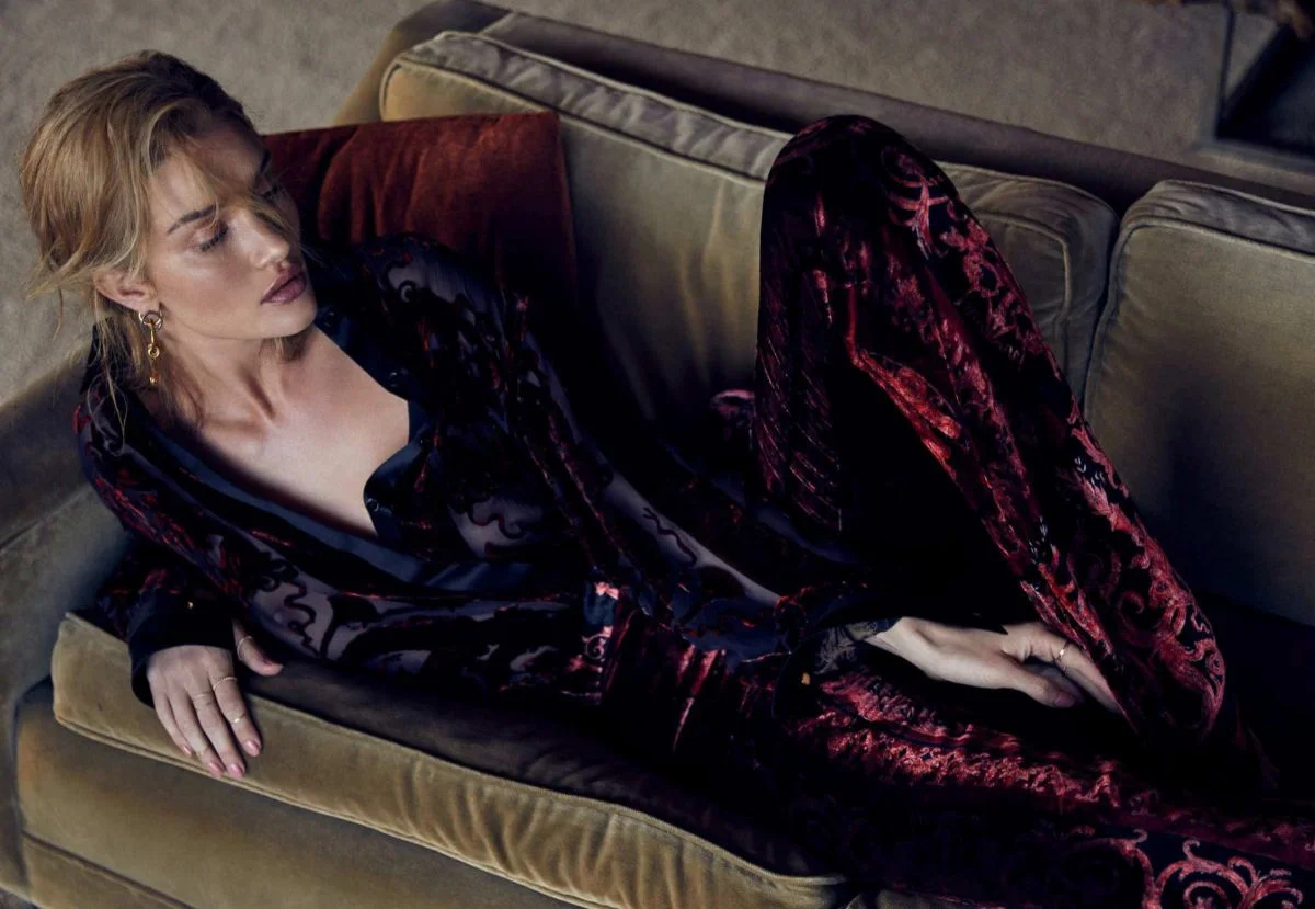 rosie-huntington-whiteley-for-harper-s-bazaar-australia-june-july-2018-2.jpg